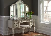 Magnolia Manor Antique White Traditional 3 Piece Vanity Set