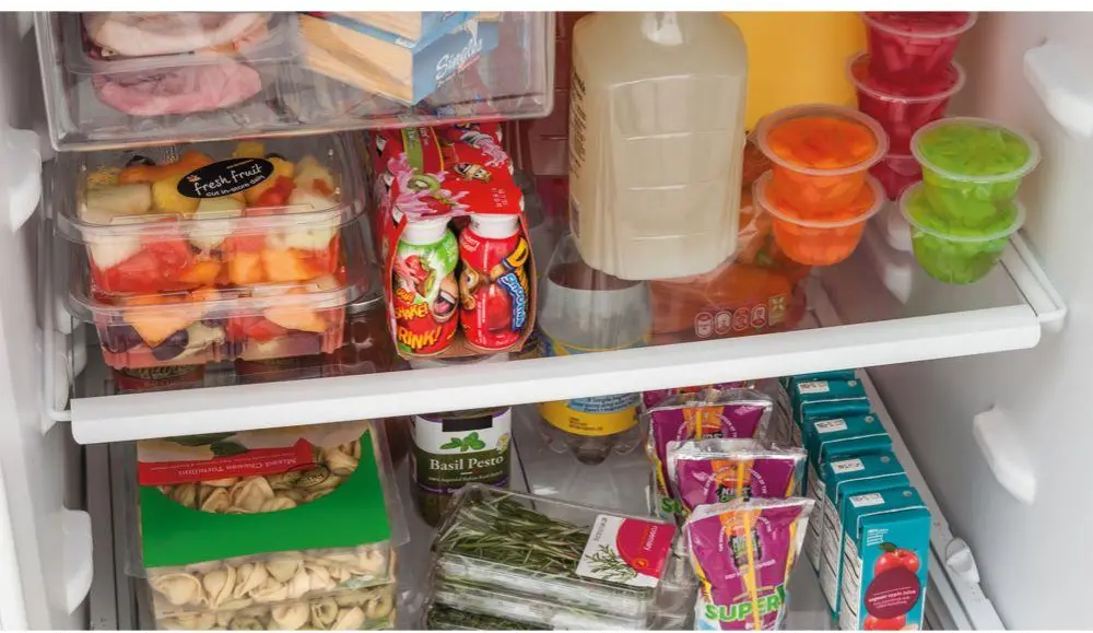 FFTR2021TW Frigidaire 20.4 cu ft Top Freezer Refrigerator - 30 W White-4