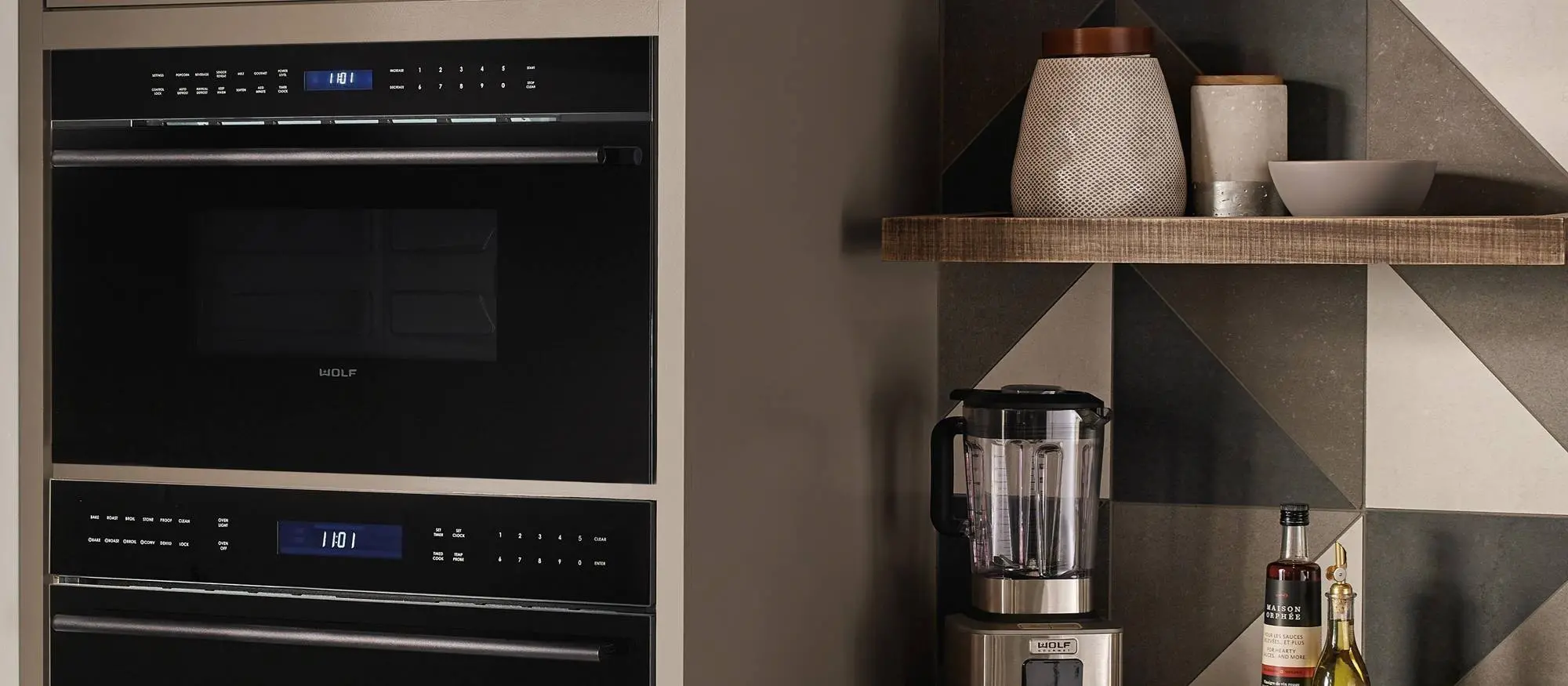 MDD30CM/B/TH Wolf 30 Inch Contemporary Drop Down Door Microwave Oven - Black-3