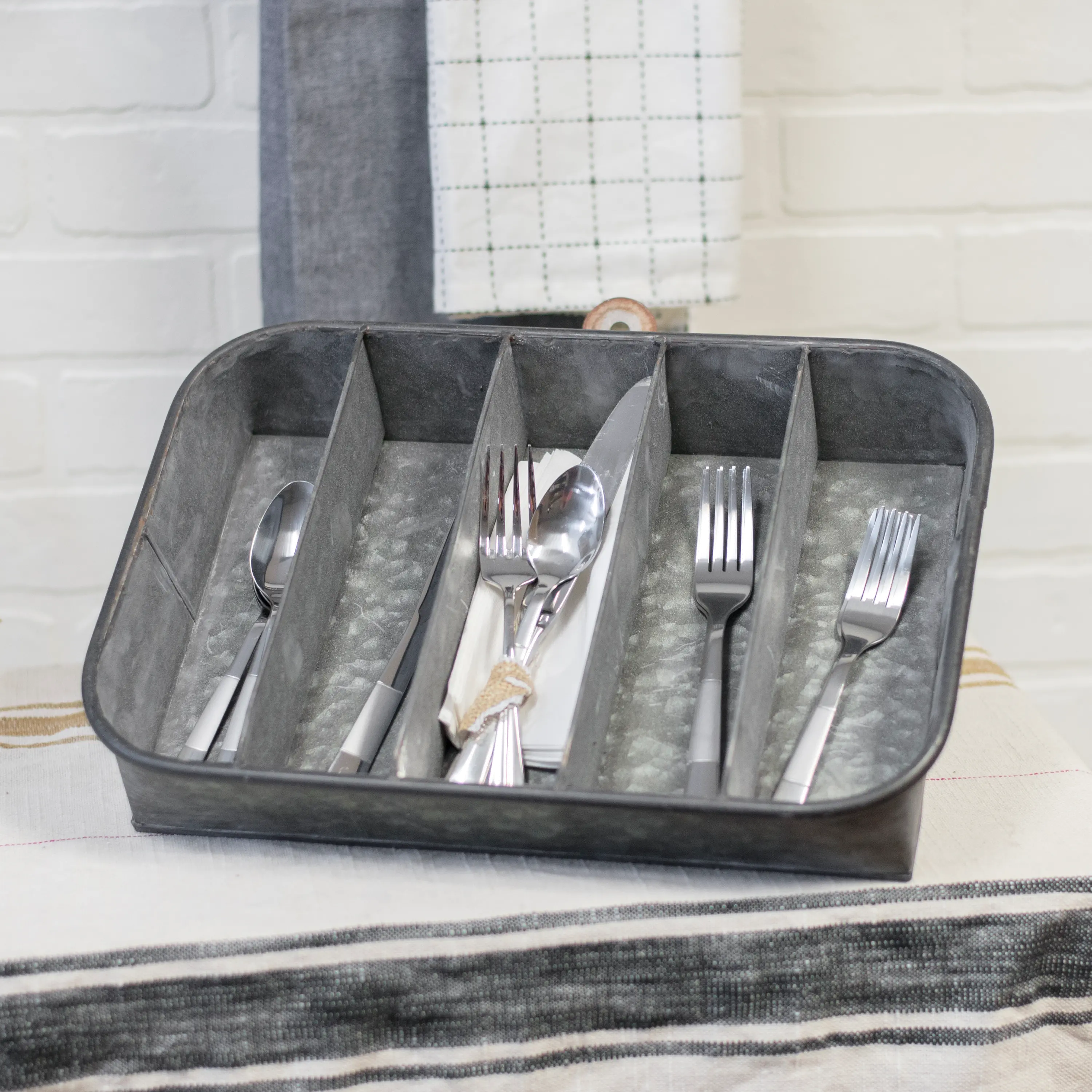 Metal Rectangle Tray with Dividers-2