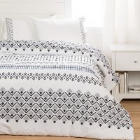 100249 White and Black Full Comforter with Pillow Shams - Lodge