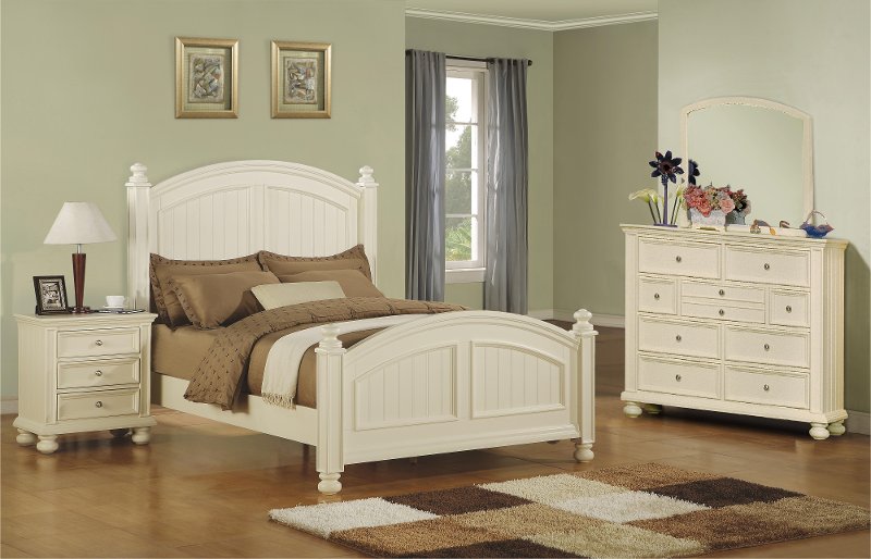 Classic Eggshell White 4 Piece King Bedroom Set Cape Cod Rc