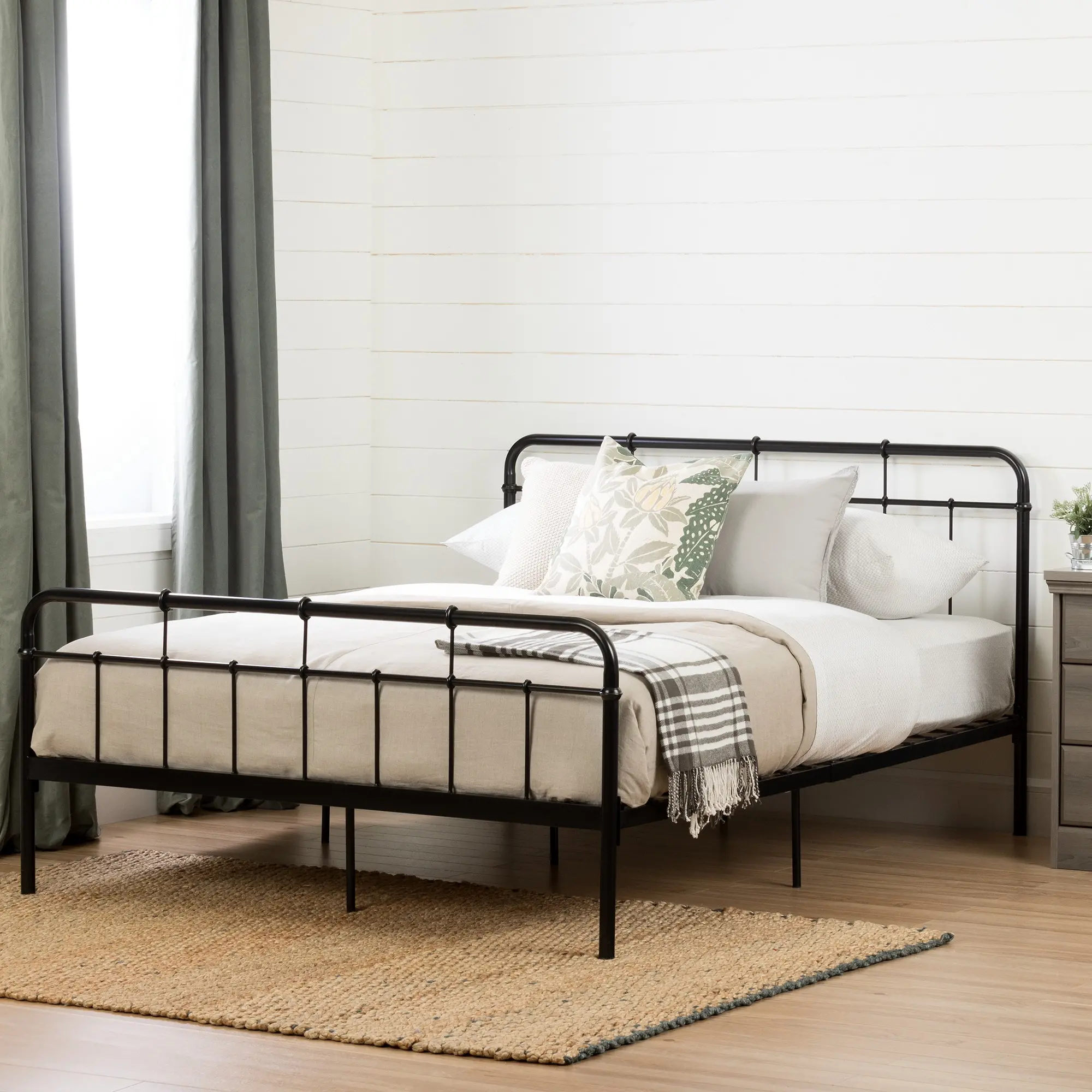 11683 Versa Black Industrial Metal Queen Platform Bed-2