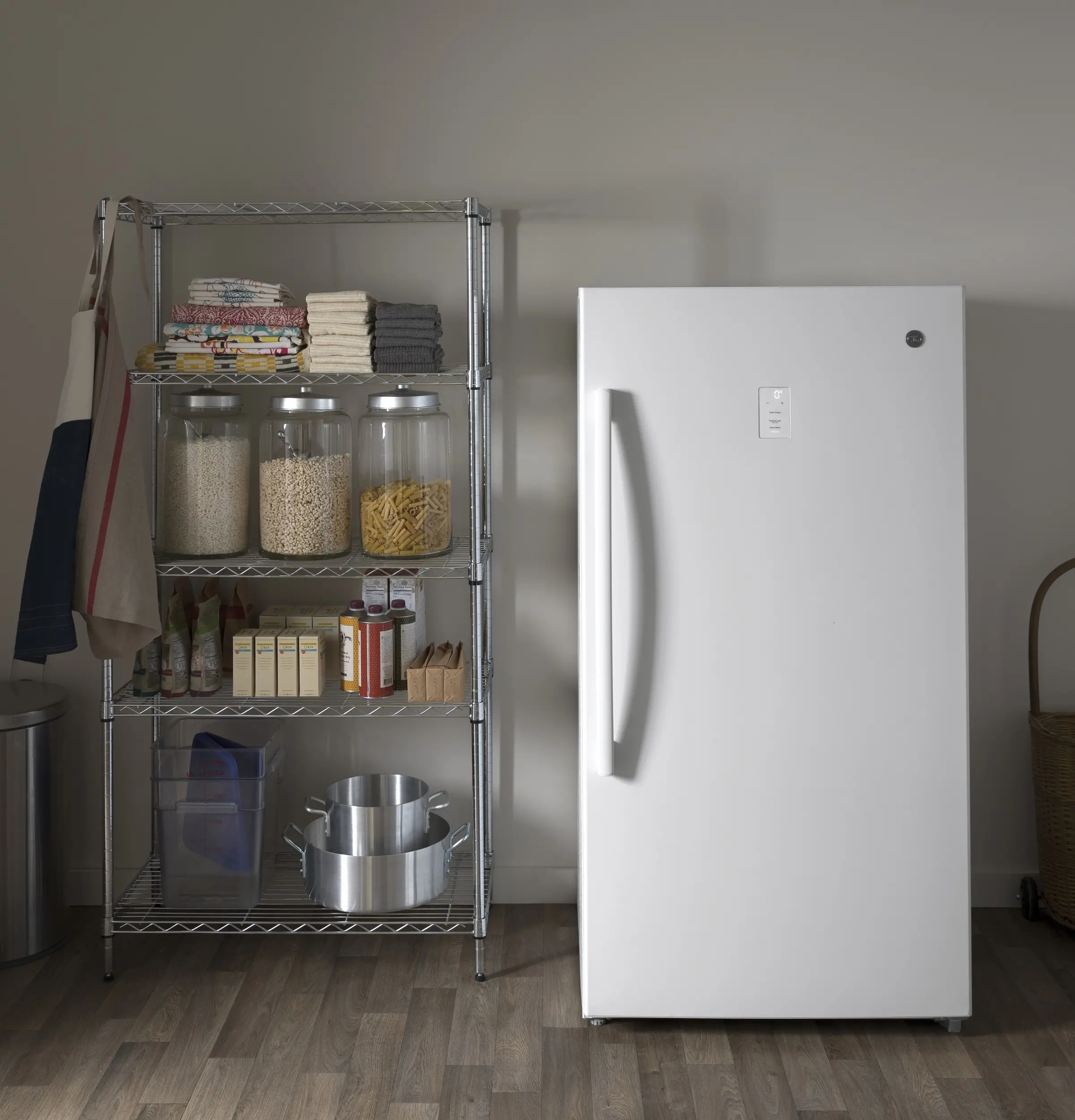 FUF17DLRWW GE 17.3 cu ft Upright Freezer - White-7