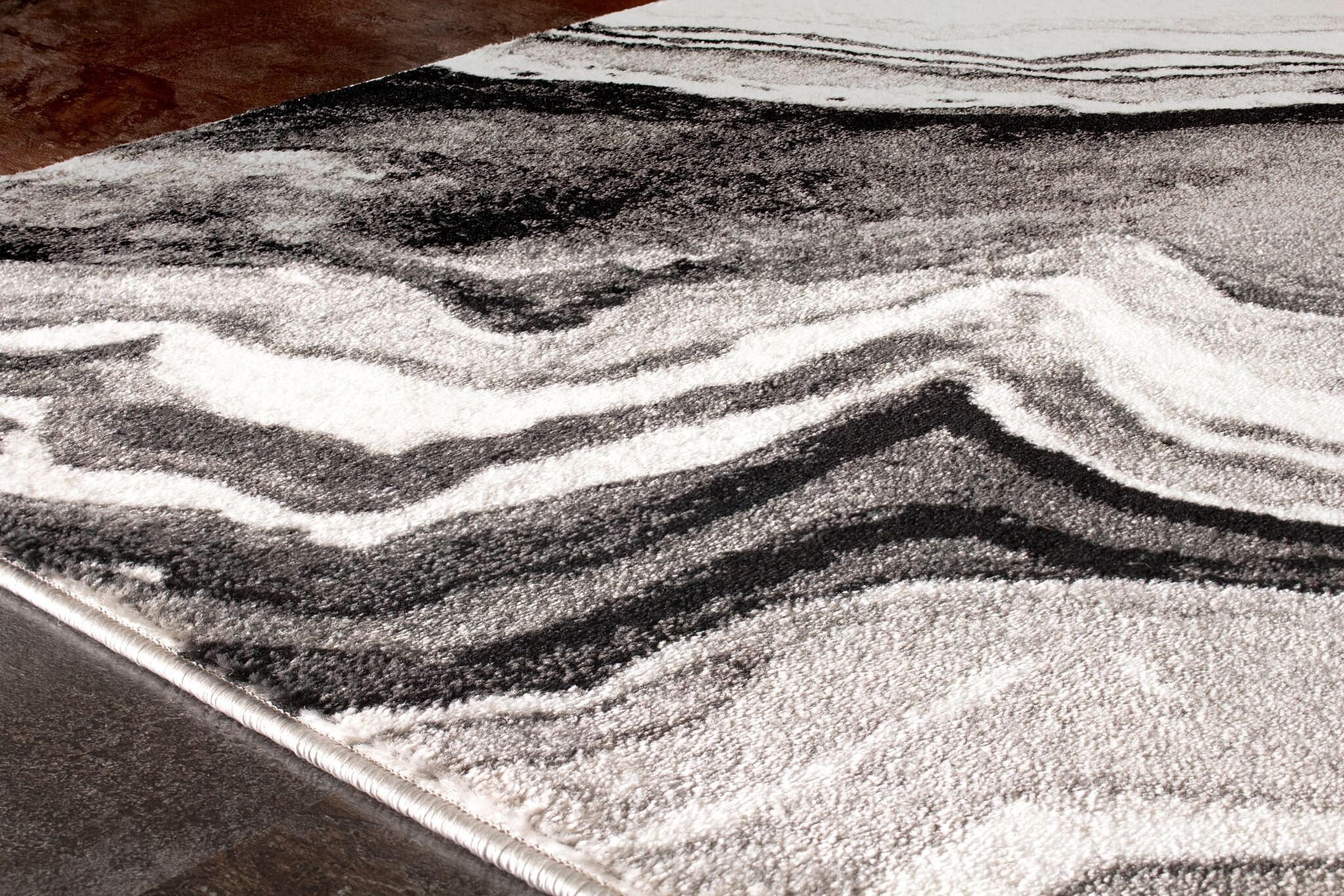 5 x 8 Medium Wood Grain Gray, White and Black Area Rug - Platinum -3