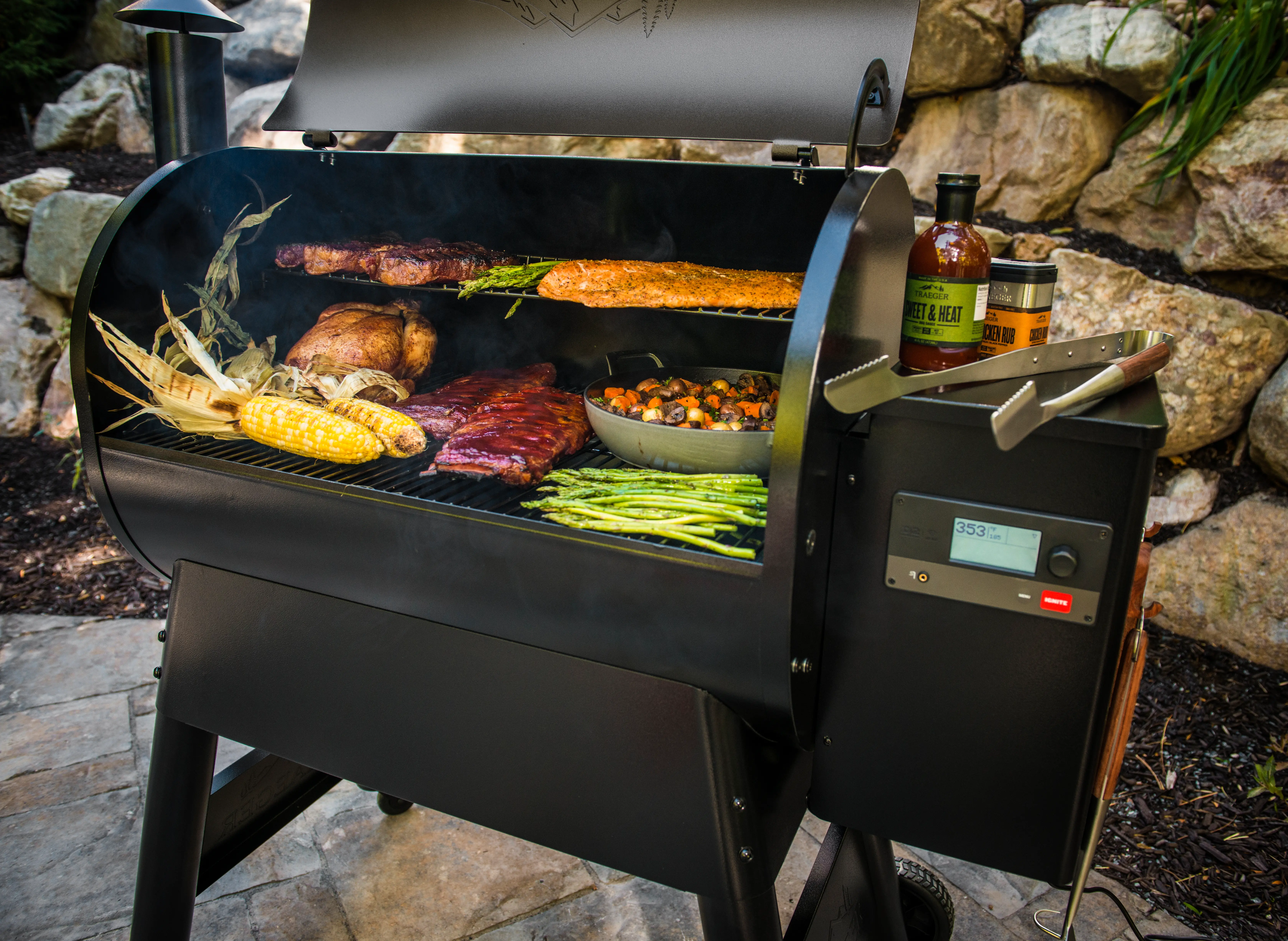 TFB78GLE Traeger Pro 780 Black Pellet Grill 2nd Generation-2