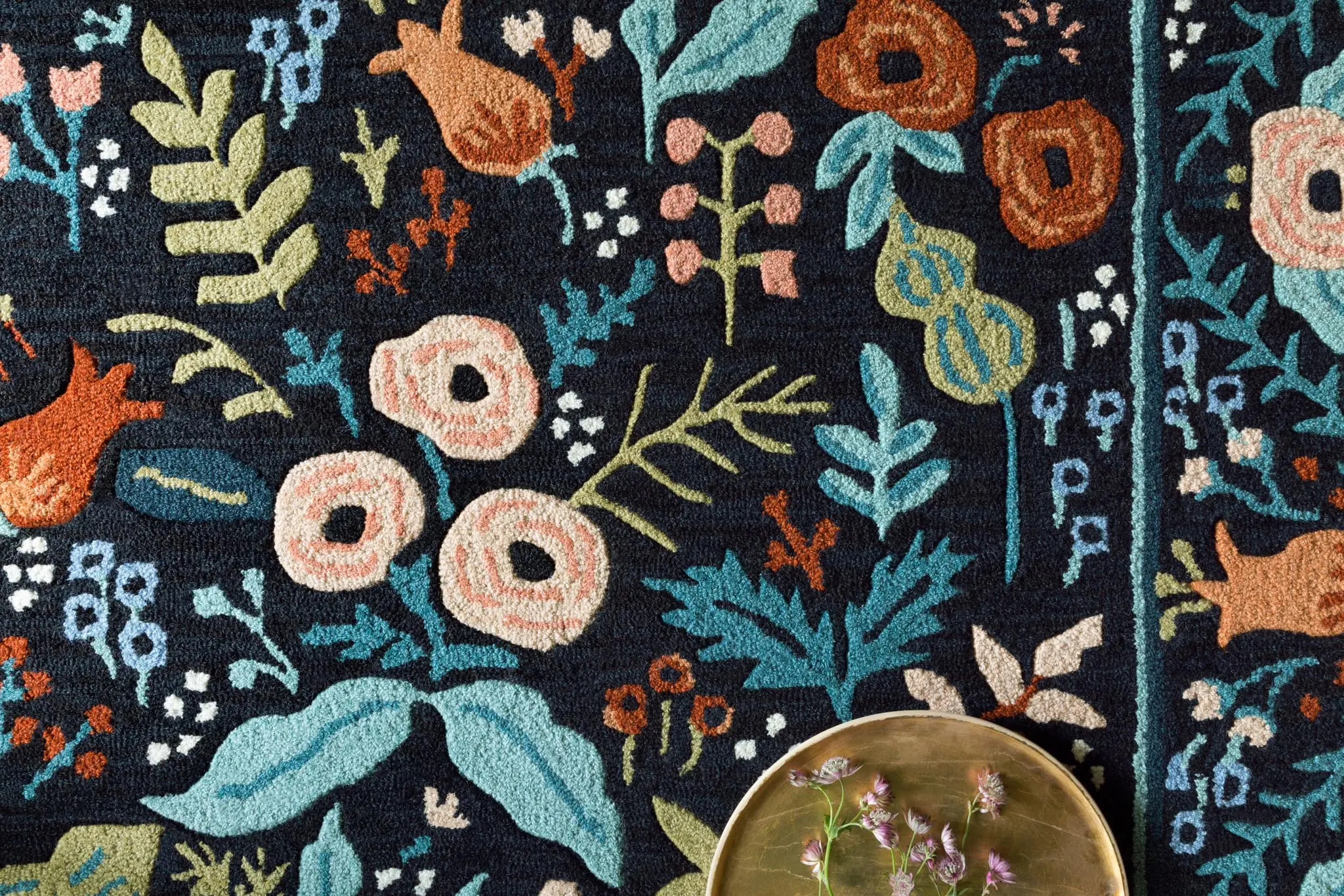 LES-01RP-BLACK5X7.6 5 x 8 Medium Black Autumn Flower Area Rug - Les Fleurs-3