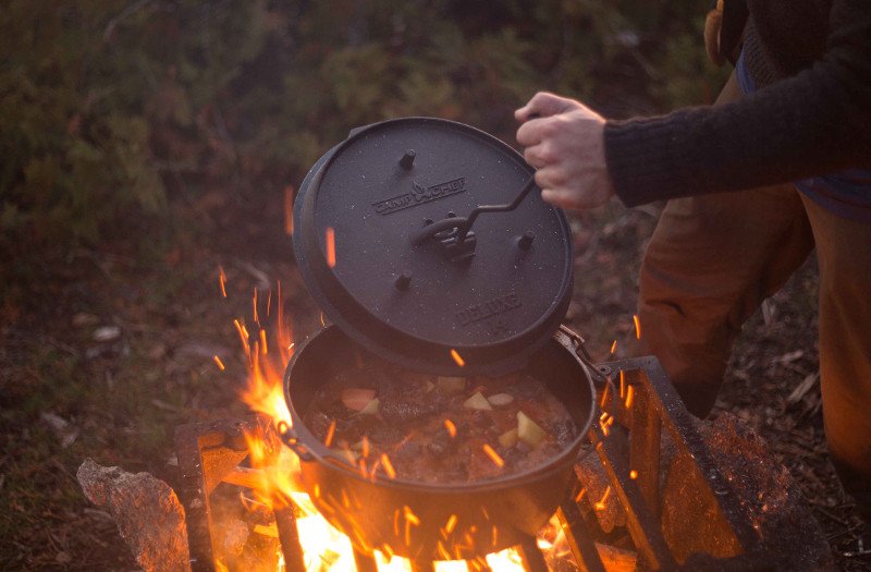 DO14 Camp Chef 12 Quart Deluxe 14 Inch Dutch Oven- Cast Iron-2