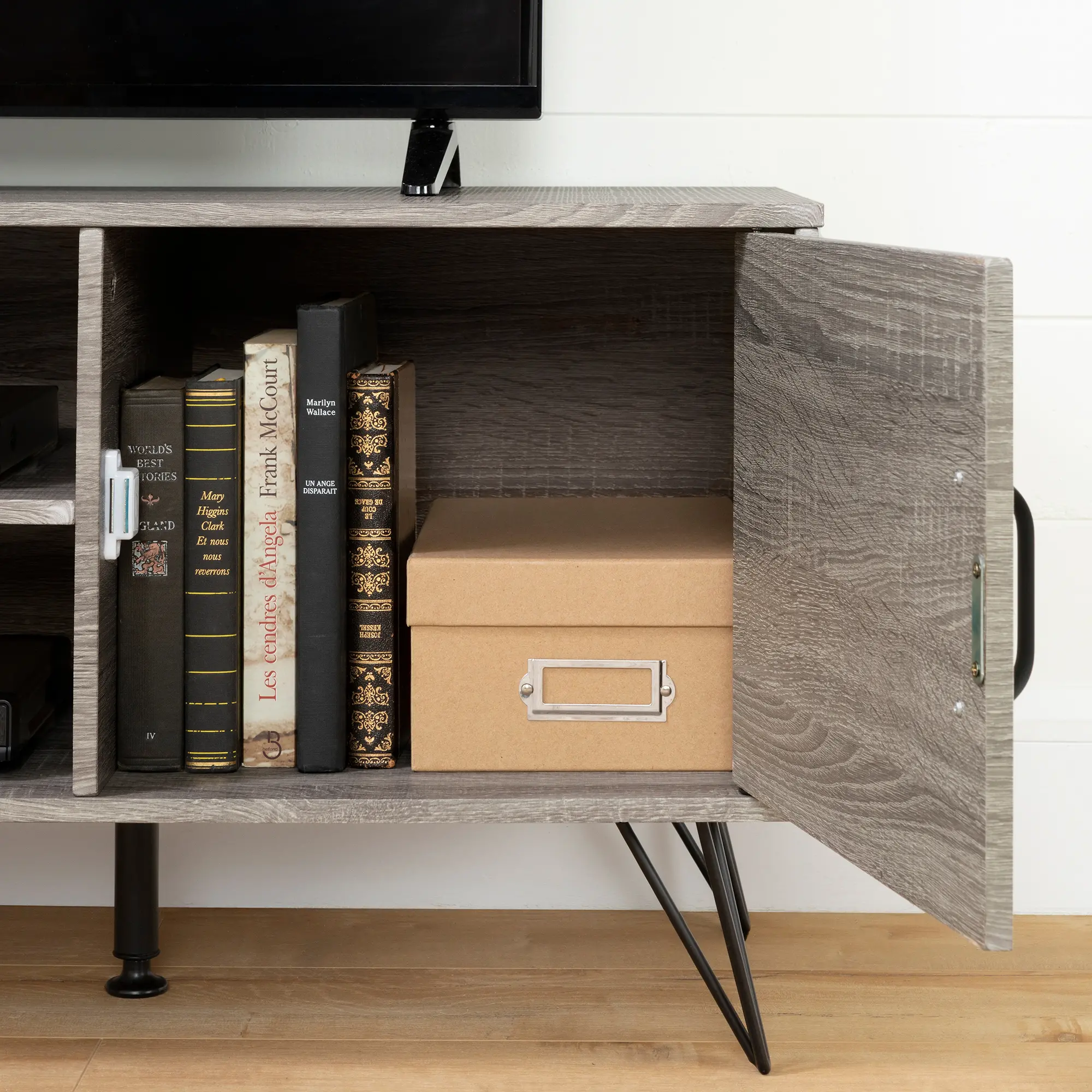 12118 Evane 47 inch Oak Caramel TV Stand with Doors-2