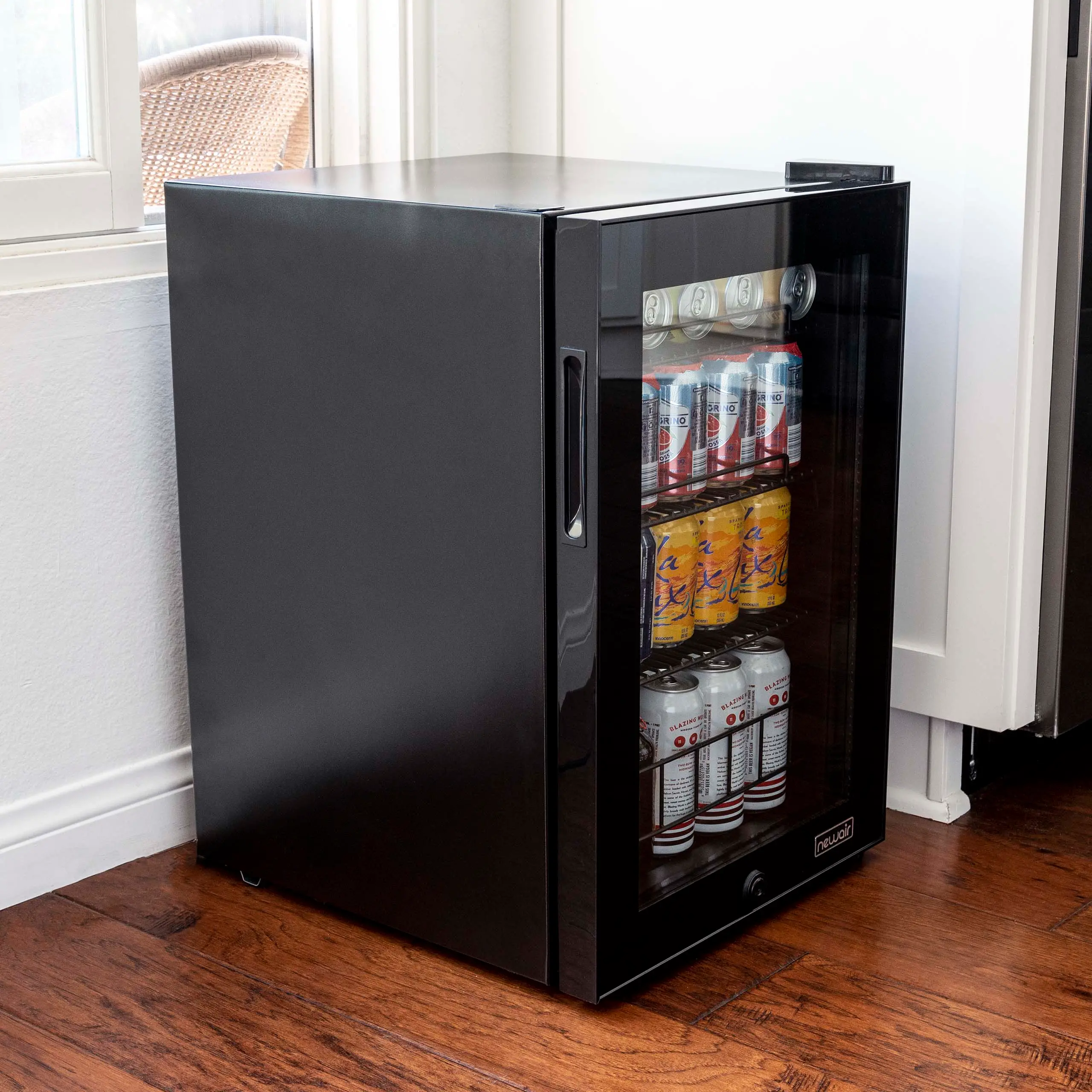 AB-850B NewAir 84-Can Mini Refrigerator Black-6