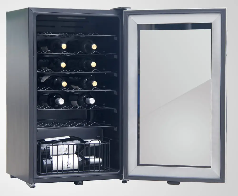 WC34N2P Avanti 5.1 cu. ft. Compact Outdoor Beverage Refrigerator - Stainless Steel-5