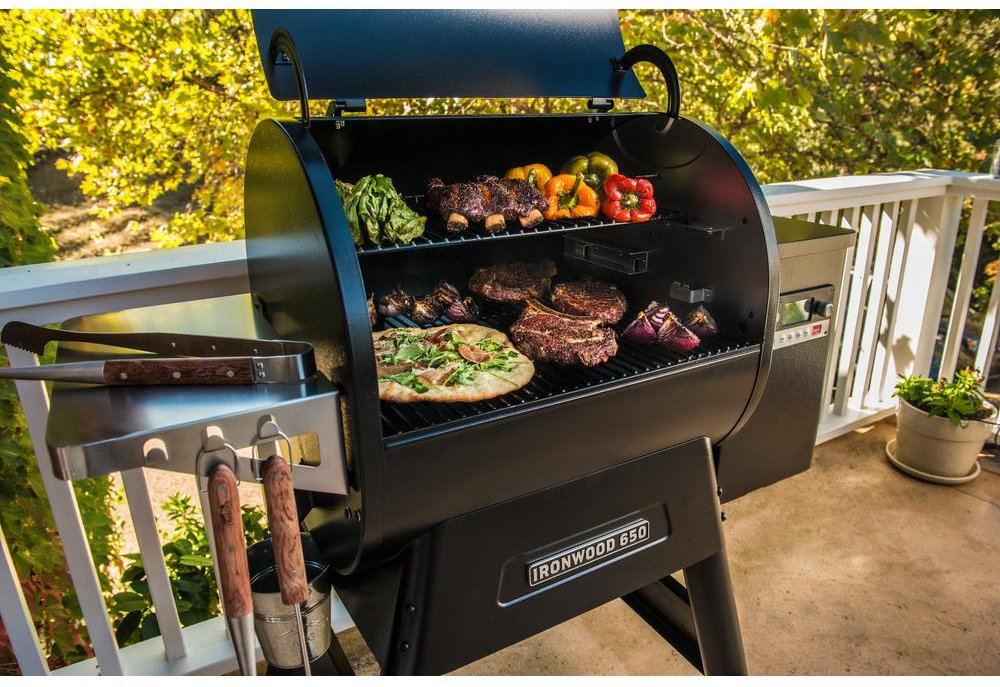 TFB65BLF Traeger Ironwood Series 650 Pellet Grill - Black-4