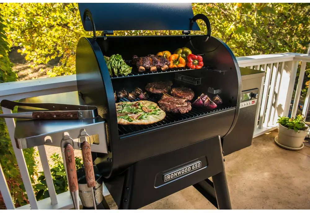 TFB65BLF Traeger Ironwood Series 650 Pellet Grill - Black-4