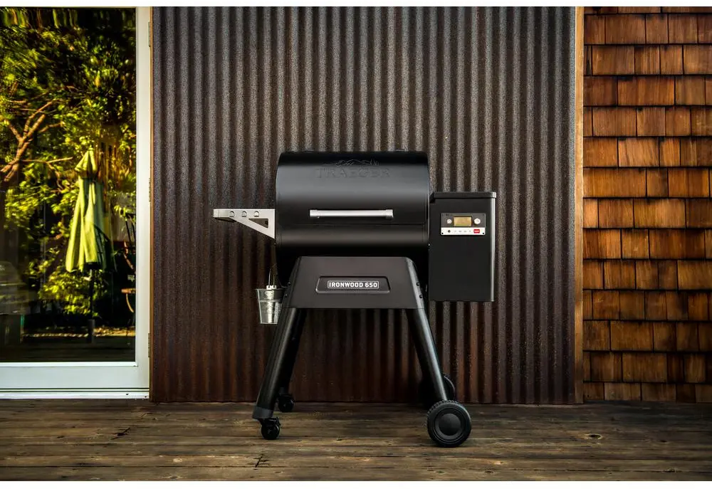 TFB65BLF Traeger Ironwood Series 650 Pellet Grill - Black-5