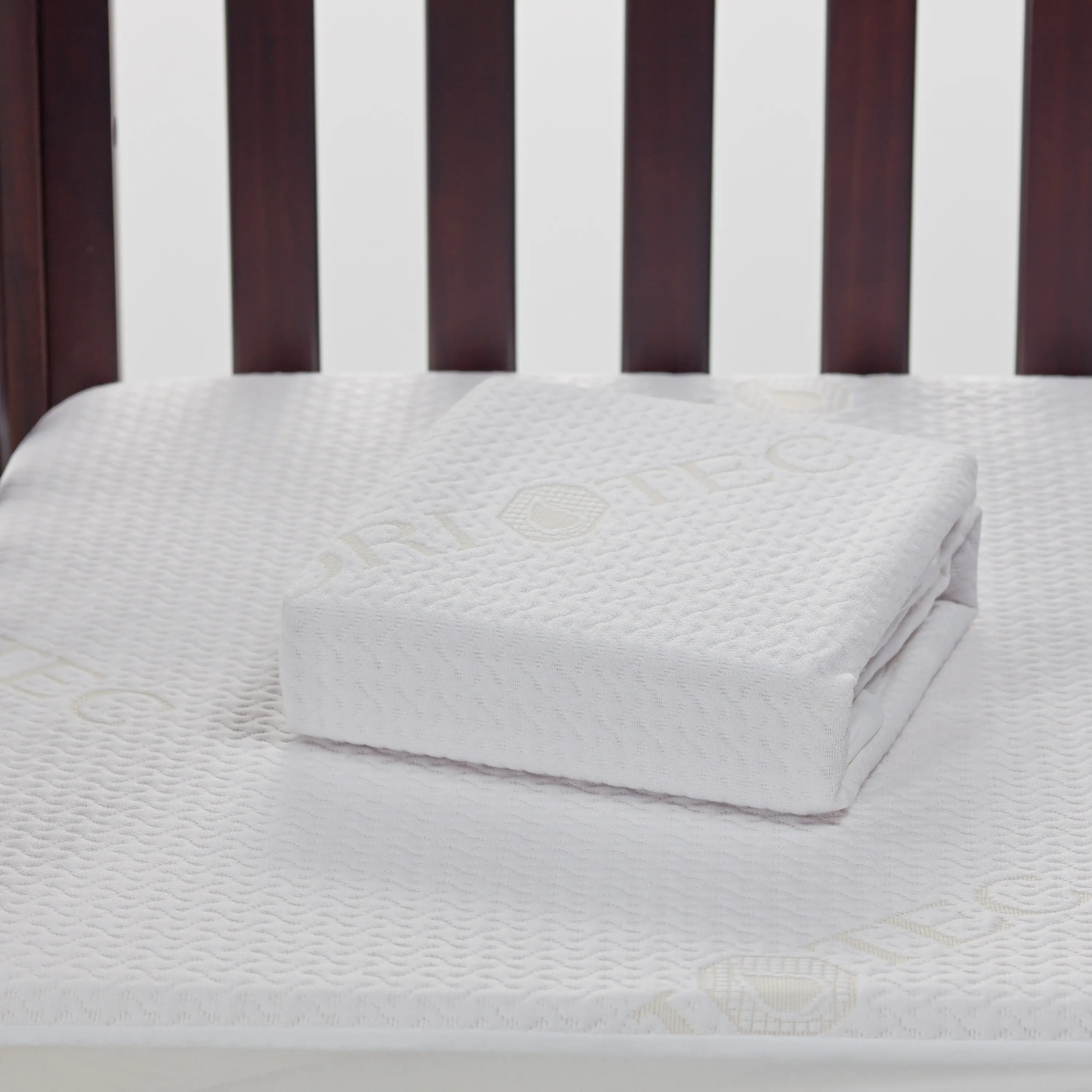 BXM03CWFC BedGear Dri-Tec Crib Mattress Protector-4