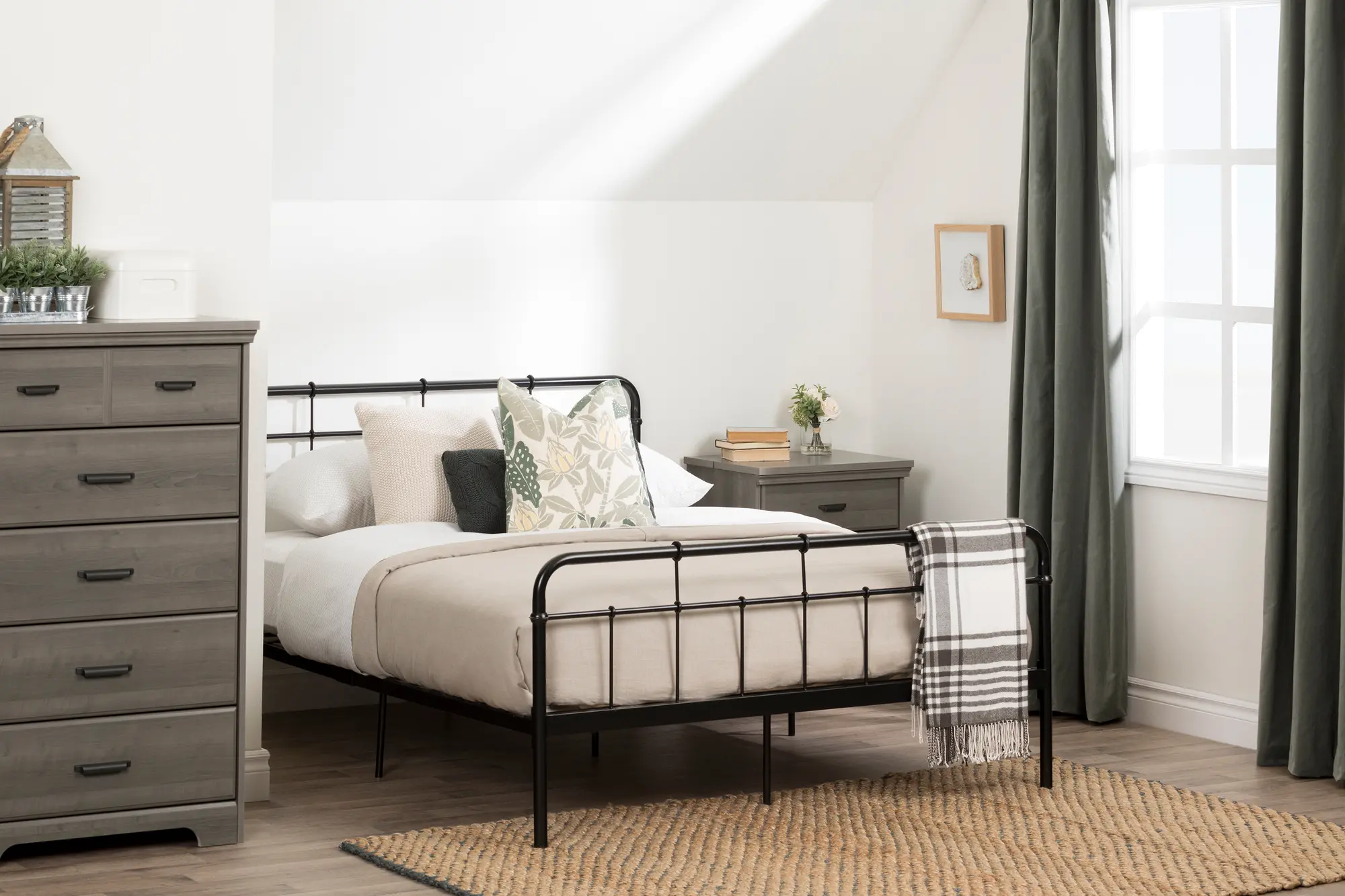 12357 Versa Black Industrial Metal Full Platform Bed-2