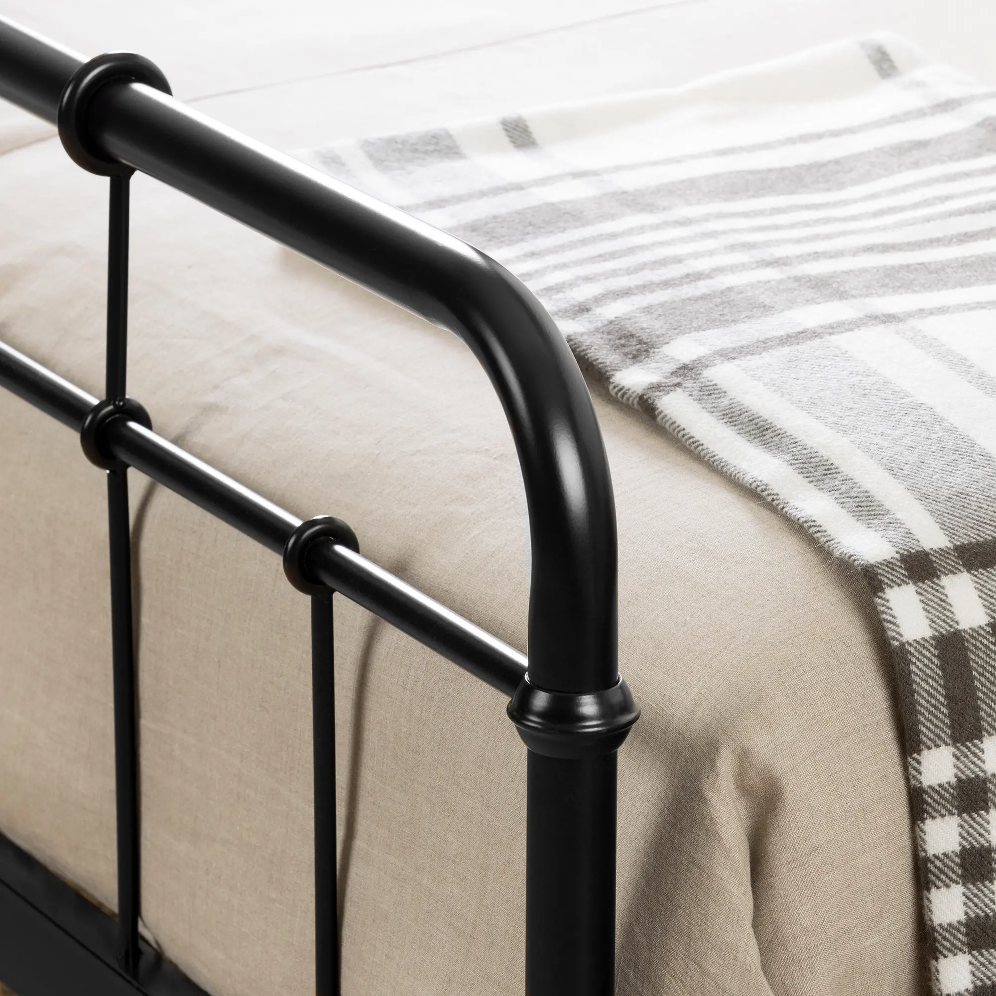 12357 Versa Black Industrial Metal Full Platform Bed-3