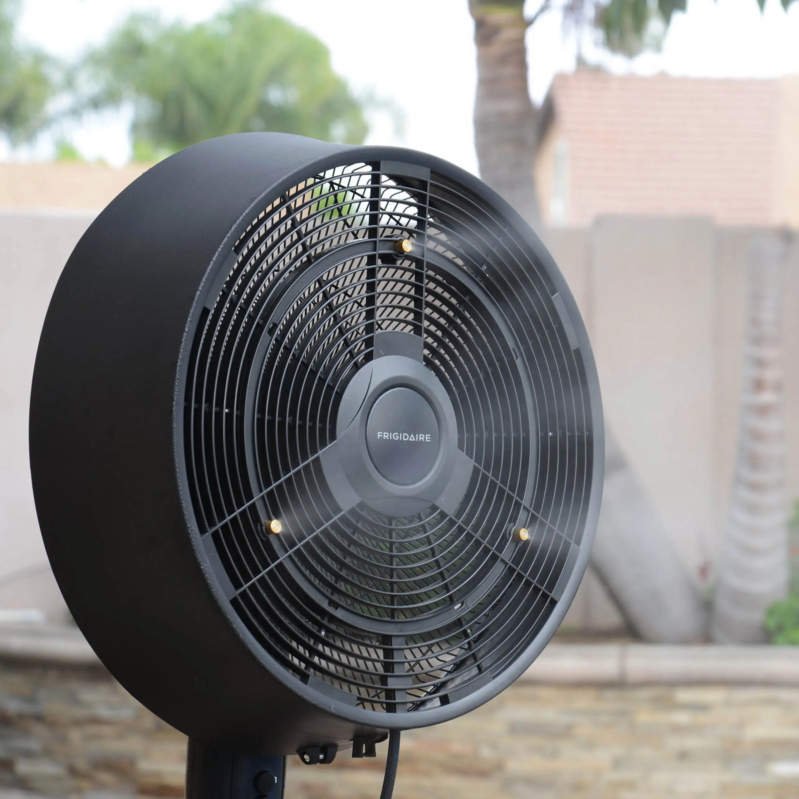 FMF2K5BK00 Frigidaire Outdoor Misting Pedestal Fan-3