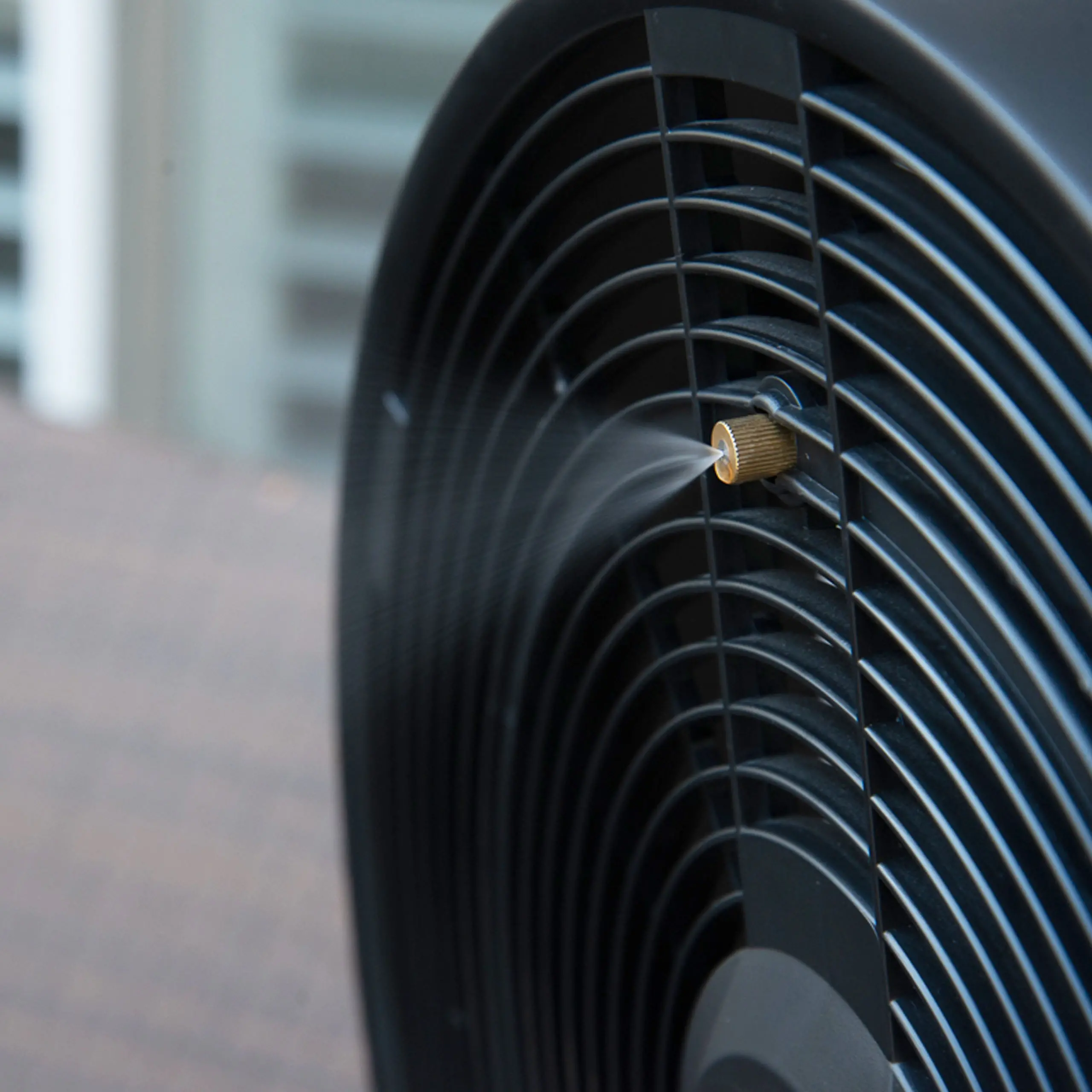 FMF2K5BK00 Frigidaire Outdoor Misting Pedestal Fan-6