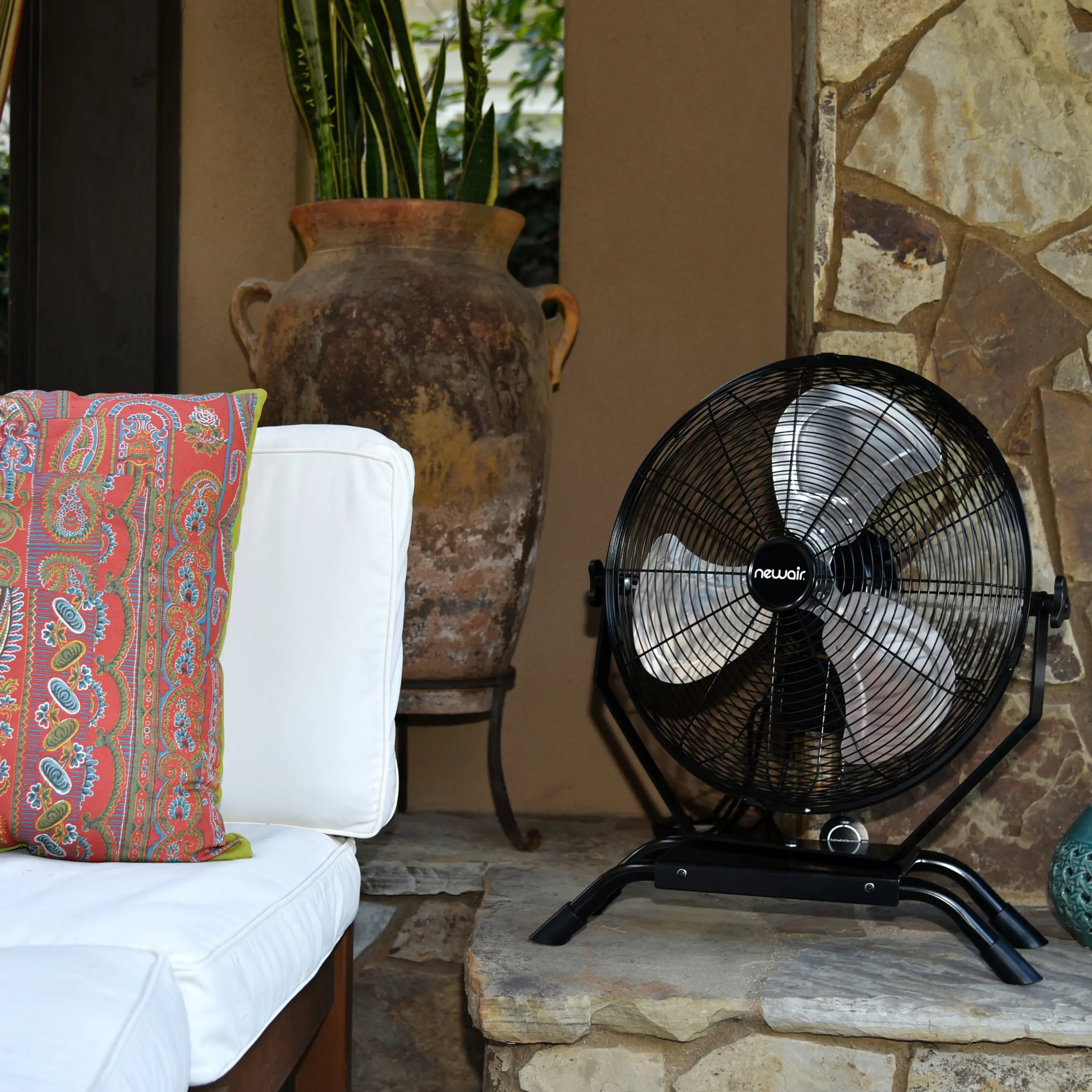NIF18CBK00 NewAir 18 inch Outdoor Rated High Velocity Floor Fan-7