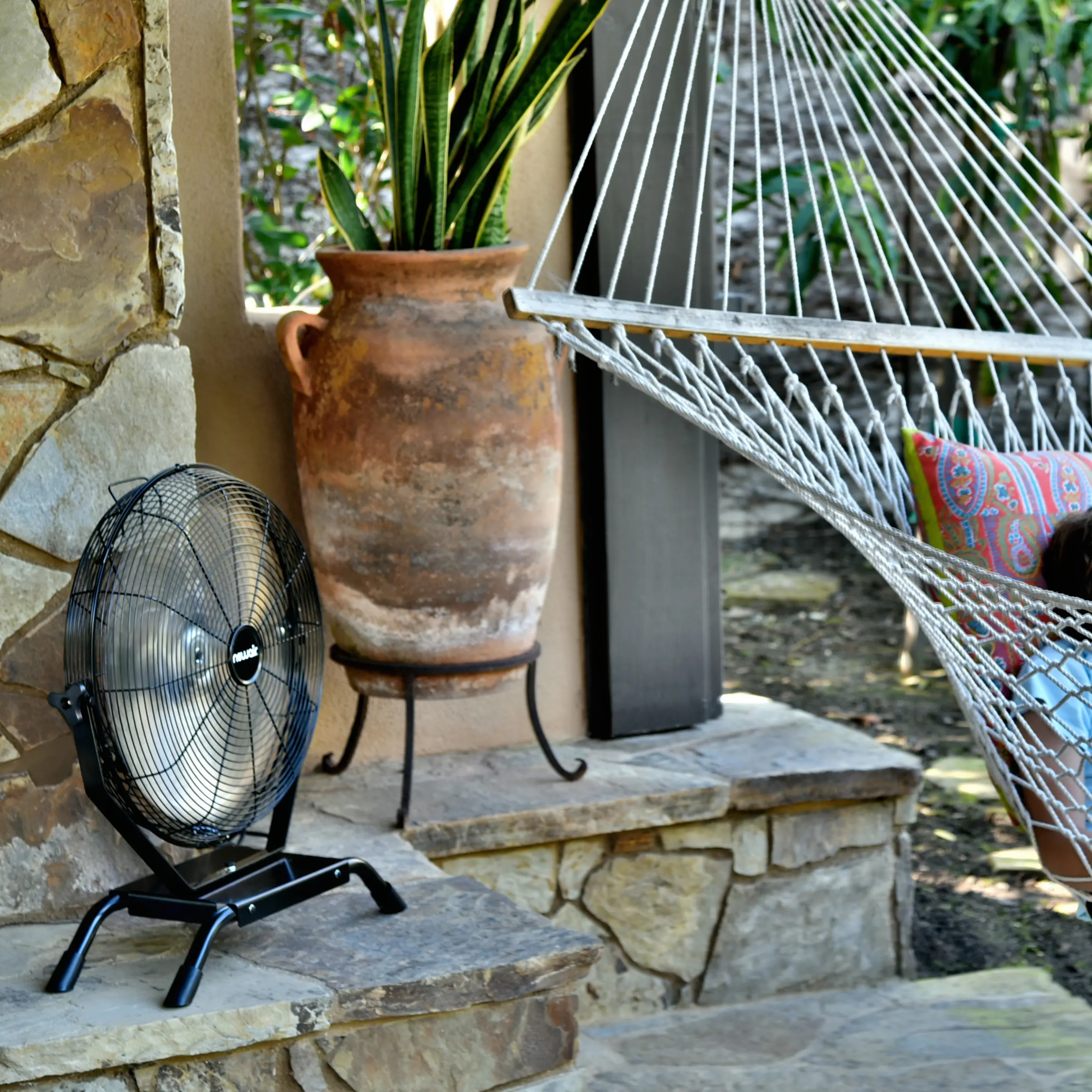 NIF20CBK00 NewAir 20 inch Outdoor Rated High Velocity Floor Fan-7