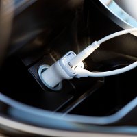 QM-PVALU Qmadix Car Charger for Lightning Devices-3