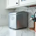 AI-100S NewAir 28 lb Portable Ice Maker - Stainless Steel