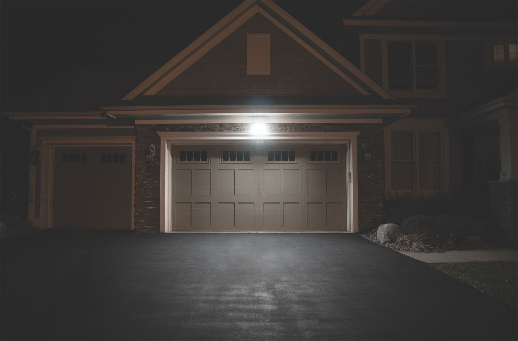FB1001100NAS Arlo Pro 3 Wireless Floodlight Camera-5