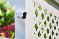 VMC2030100NAS Arlo Essential Spotlight Security Camera-2