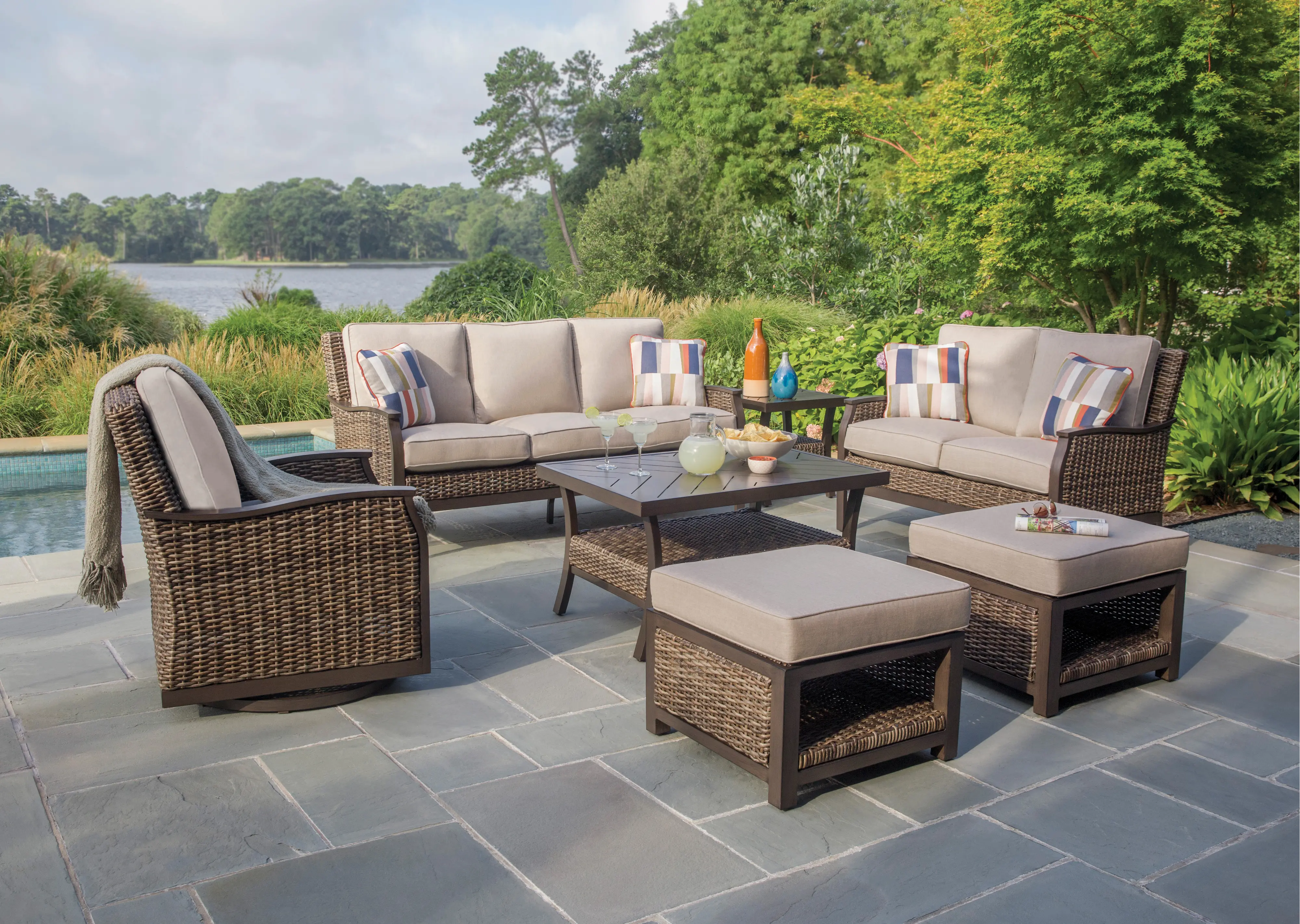AGV04223P01 Patio Swivel Lounge Chair - Trenton-2