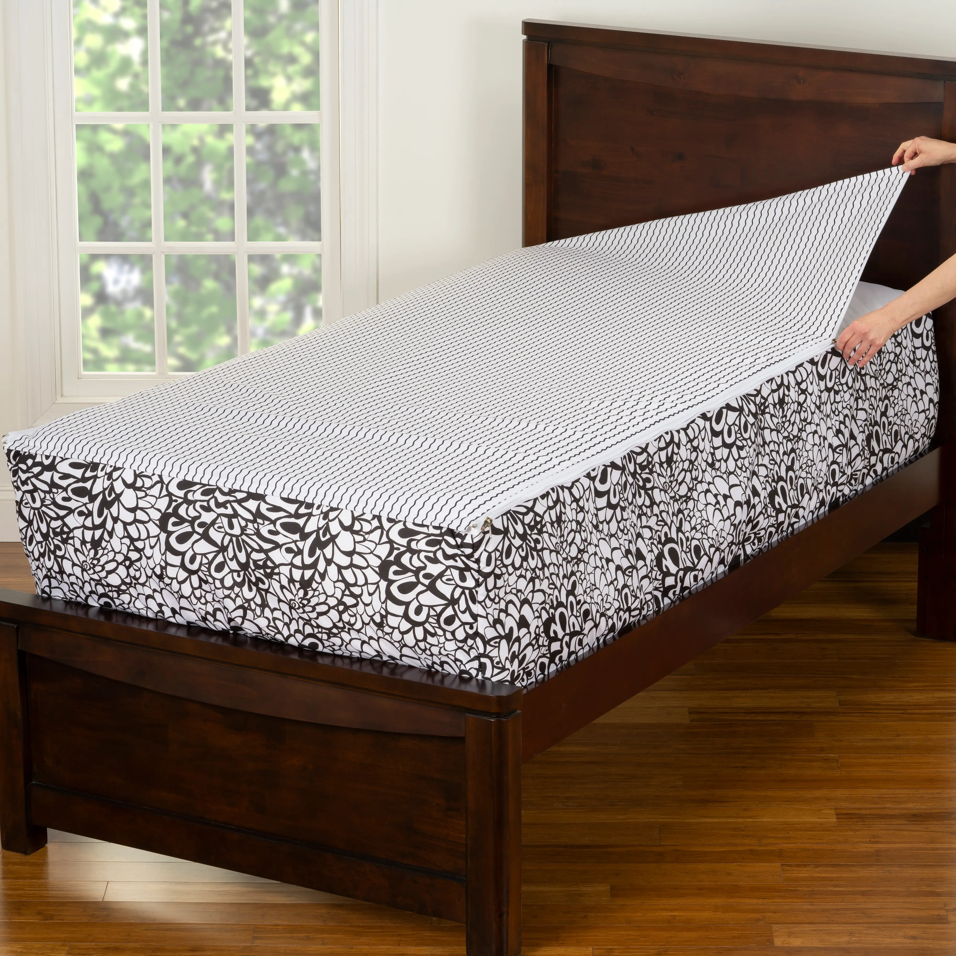 Black and White Twin Graphic Blooms Bunkie Deluxe Bedding-3