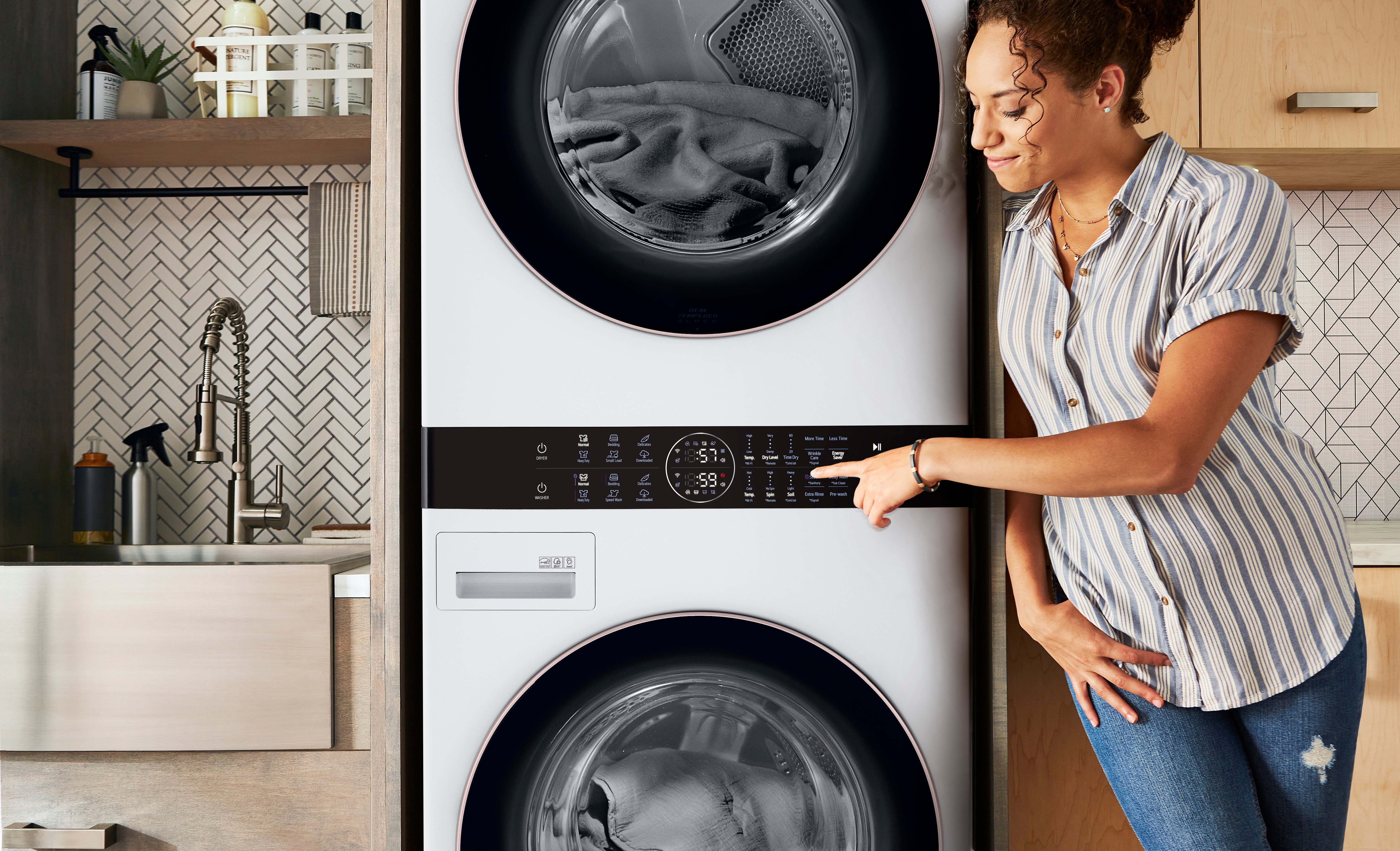 WKG101HWA Single Unit Front Load LG WashTower with Center Control™ 4.5 cu. ft. Washer and 7.4 cu. ft. Gas Dryer - White-4