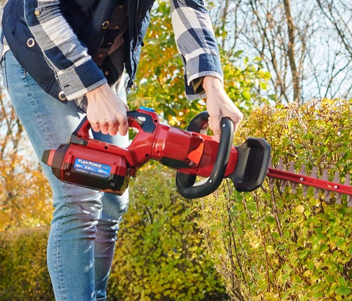 51841 Toro 60-Volt Max Lithium-Ion Electric 24 Hedge Trimmer-6