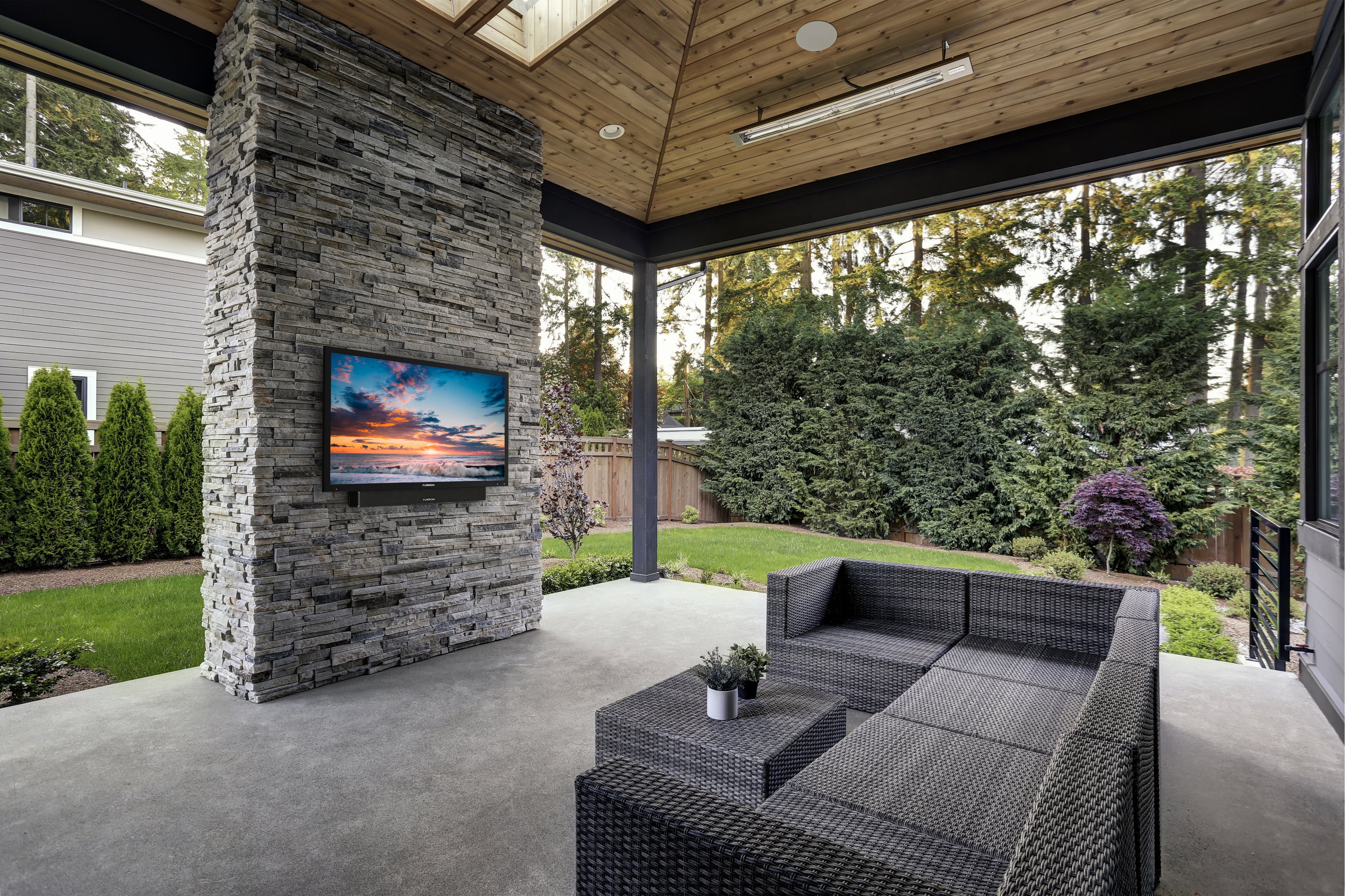 FDUF49CBR Furrion 49 Inch Full Shade 4K LED Outdoor TV-4