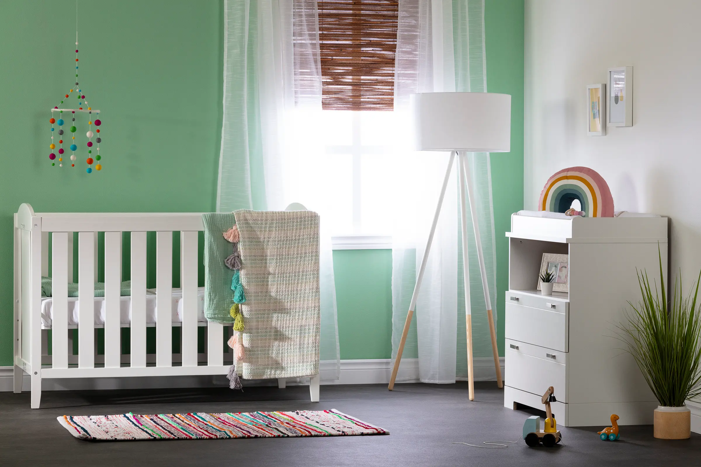 12533 Contemporary White 3-in-1 Convertible Crib - Reevo-5
