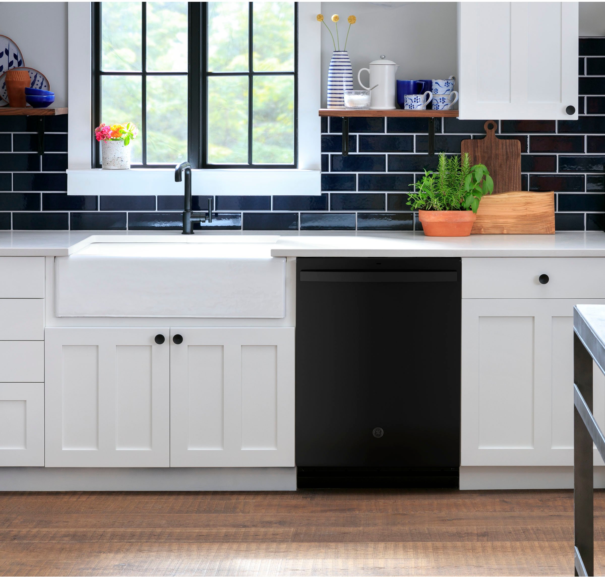 GDT550PGRBB GE Black Dishwasher with Front Control-5