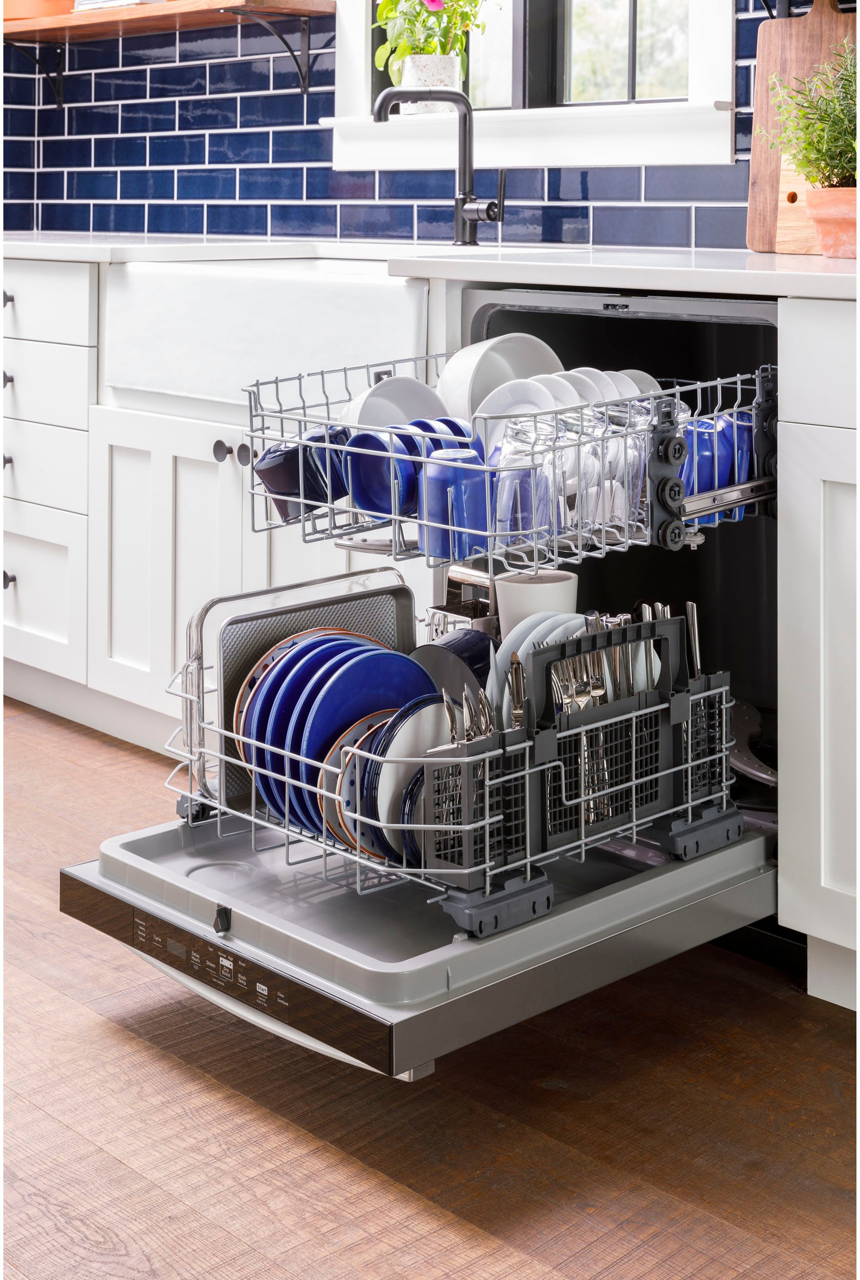 GDT550PGRBB GE Black Dishwasher with Front Control-7