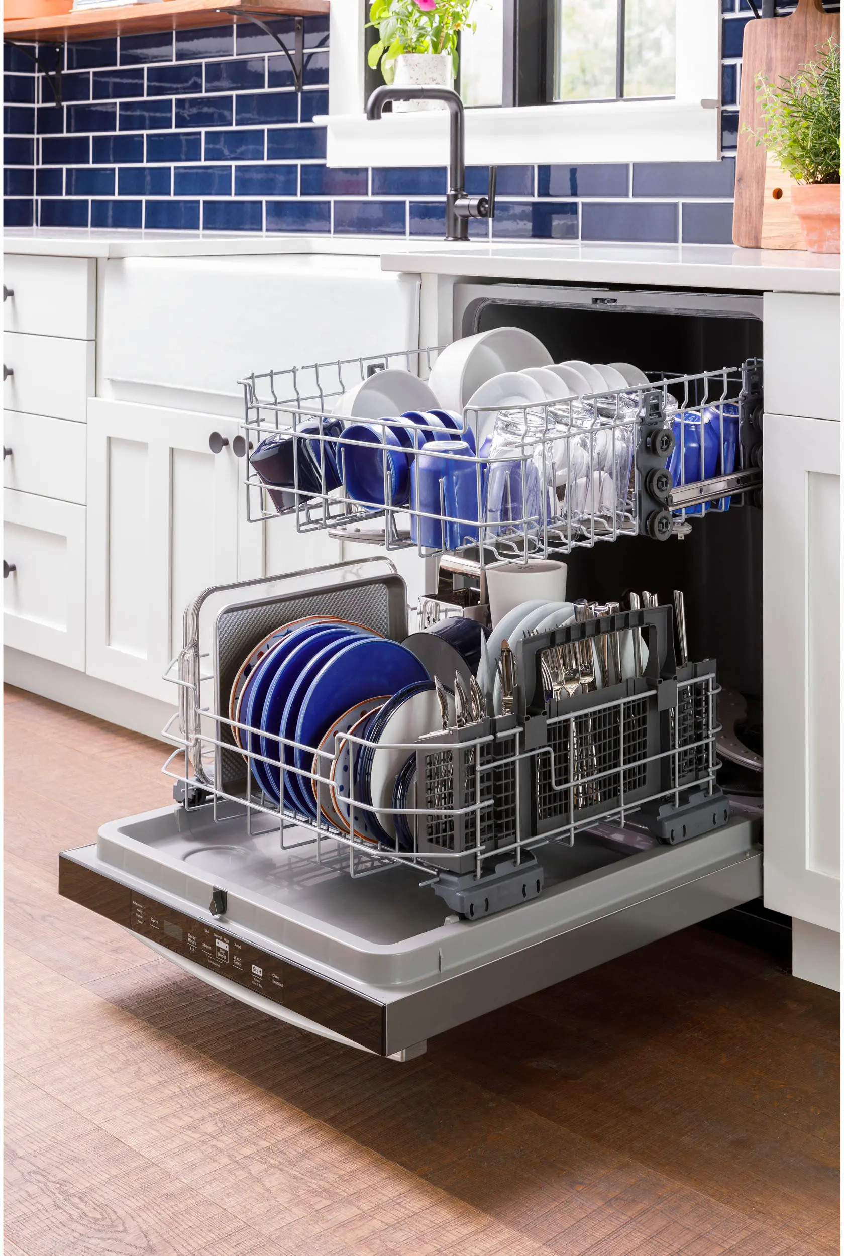 GDT550PGRBB GE Top Control Dishwasher - Black-7