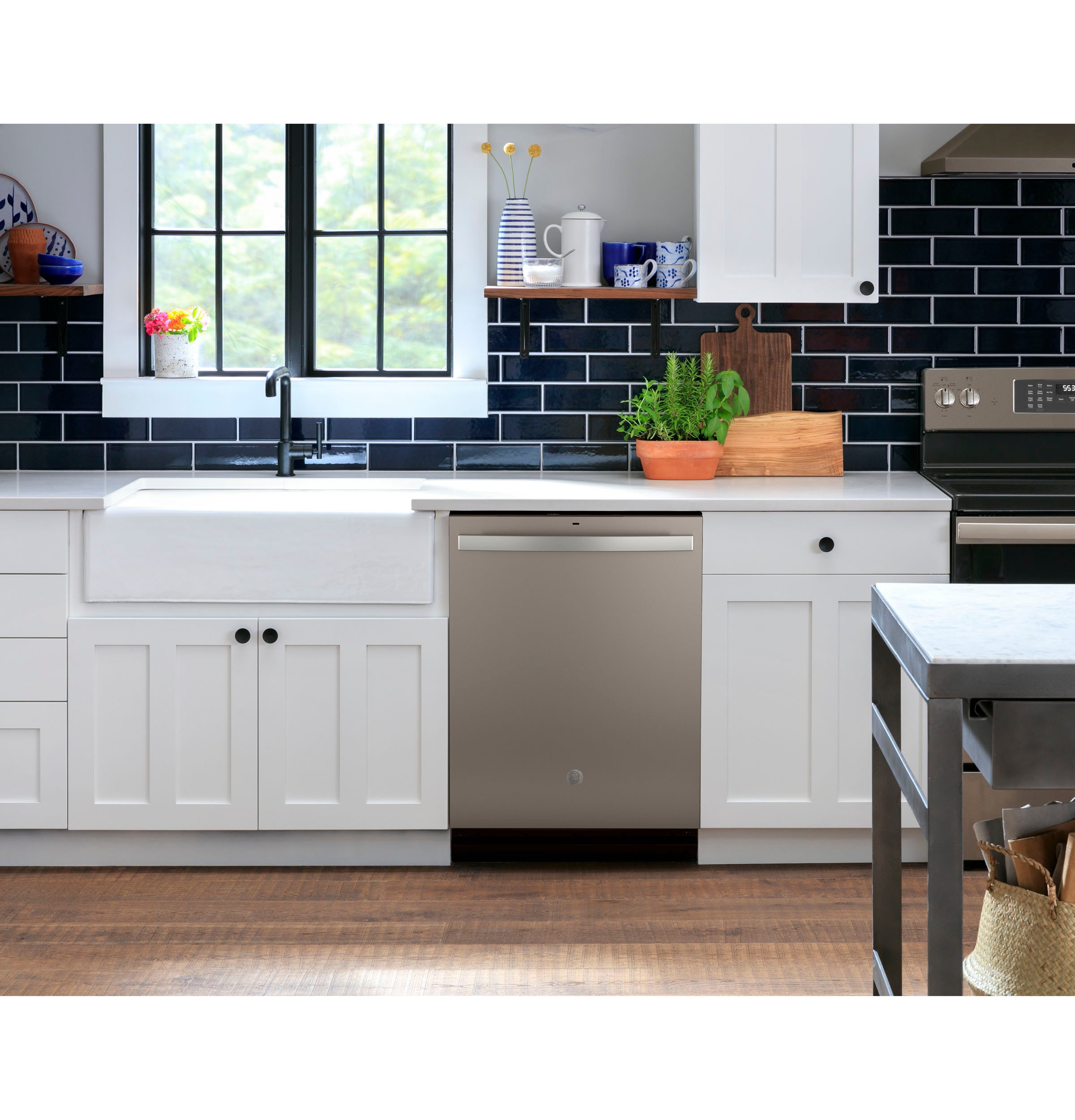 GDT550PMRES GE Dishwasher with Front Control - Fingerprint Resistant Slate-7