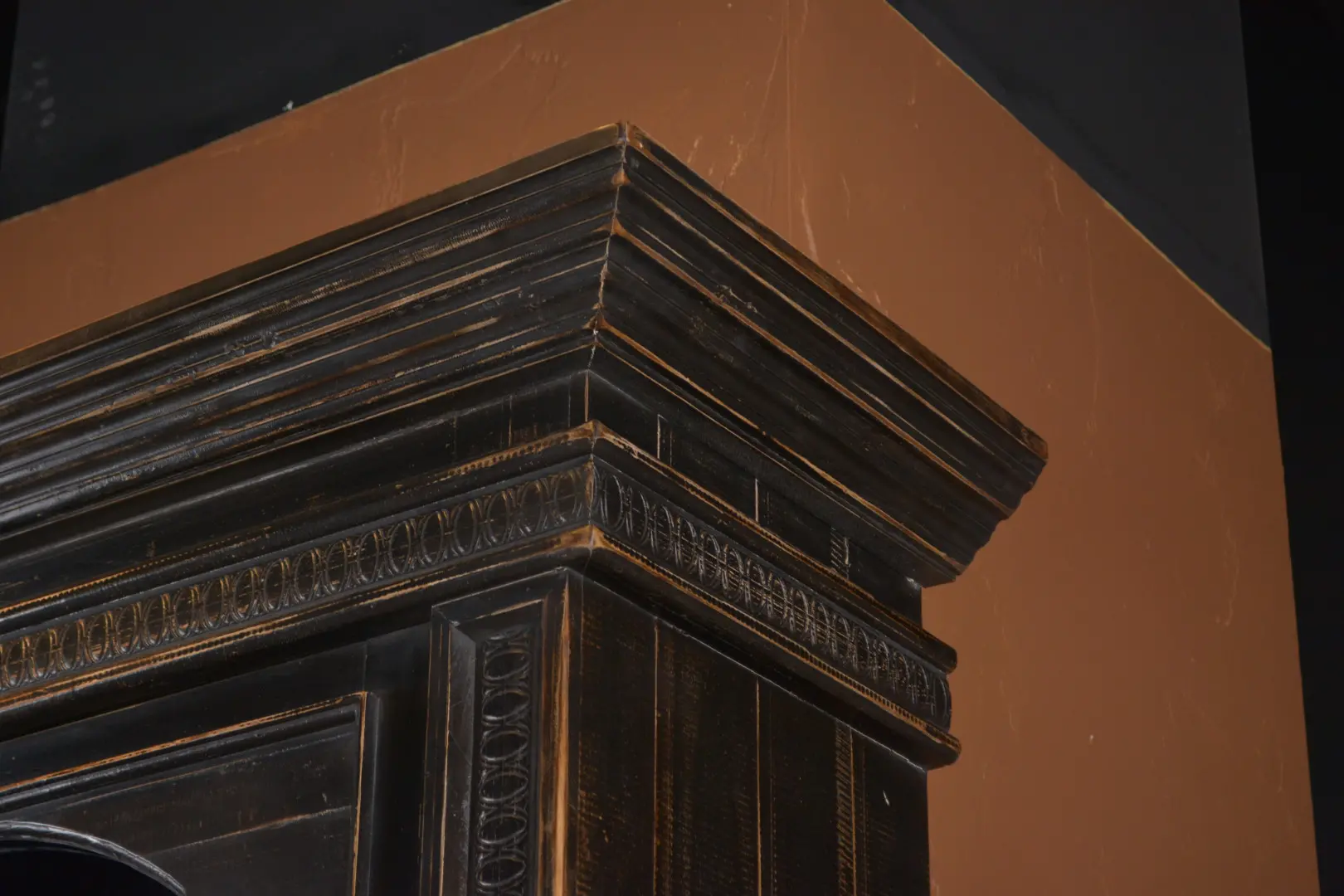 Palma Antique Black Display Cabinet-4