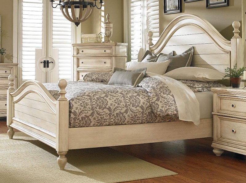 Heritage Antique White Queen Bed