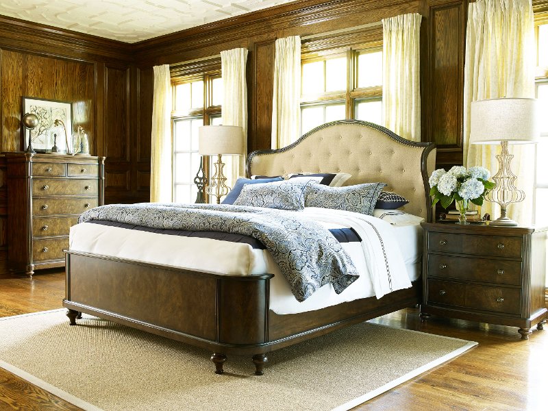Barrington Farm 4 Piece Queen Bedroom set | RC Willey Furniture Store