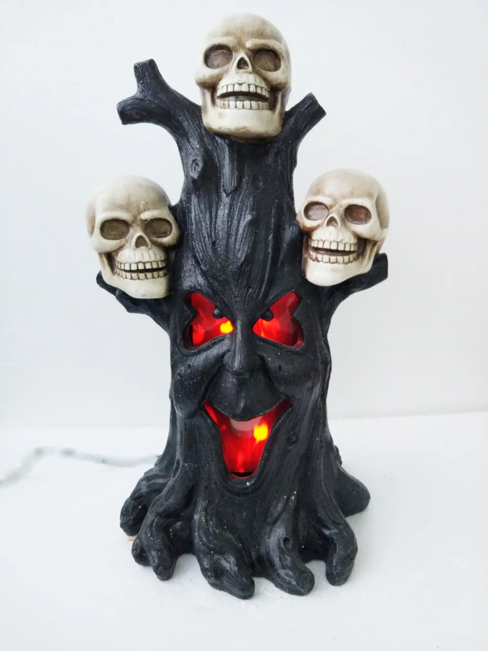 27 Inch Stump with Skulls and Flame-1