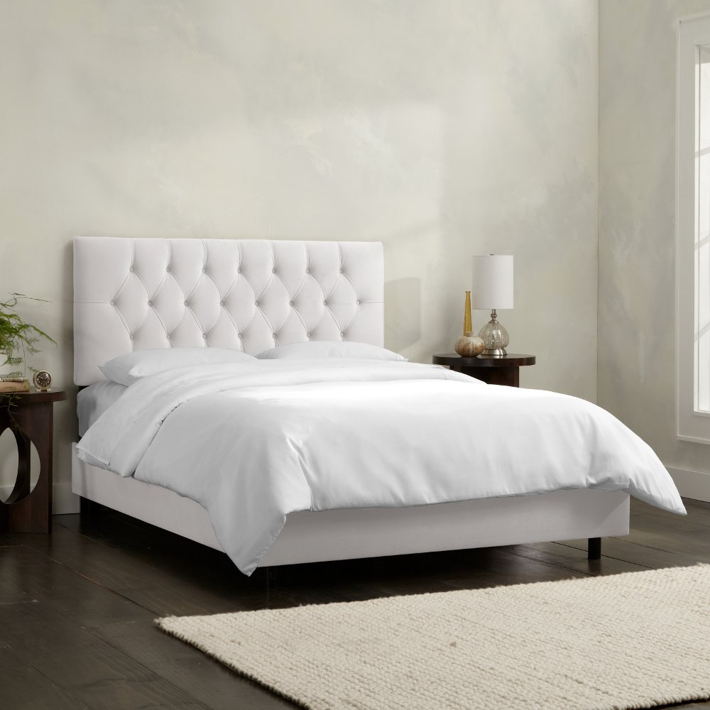 Julia Velvet White Tufted Queen Upholstered Bed - Skyline Furniture