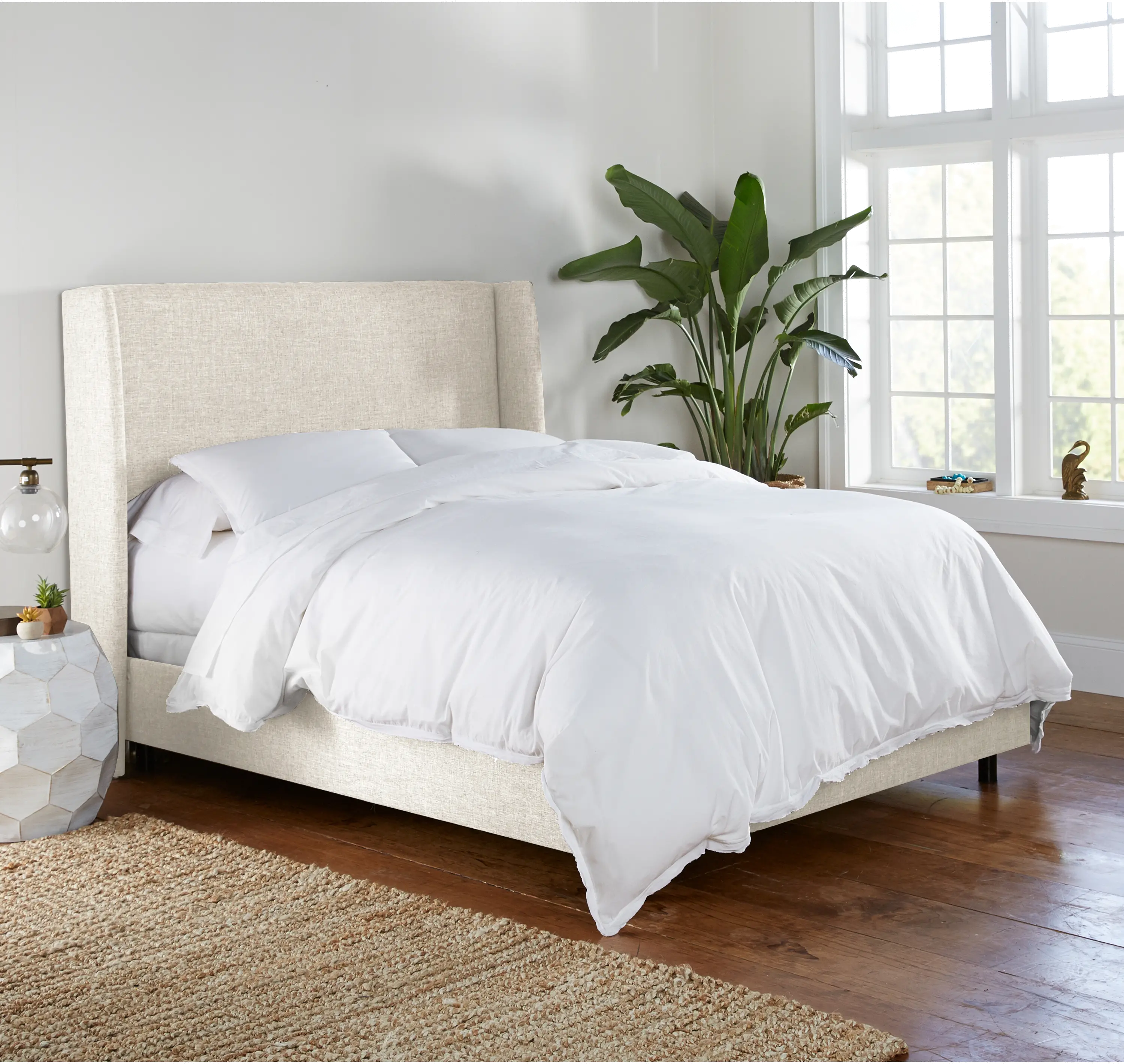 Sasha White Curved Wingback Queen Bed - Skyline Furniture