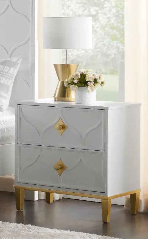 Vegas 7 Pc White Colors,White Queen Bedroom Set With Dresser, Mirror, 3 Pc  Queen Panel Bed, Nightstand