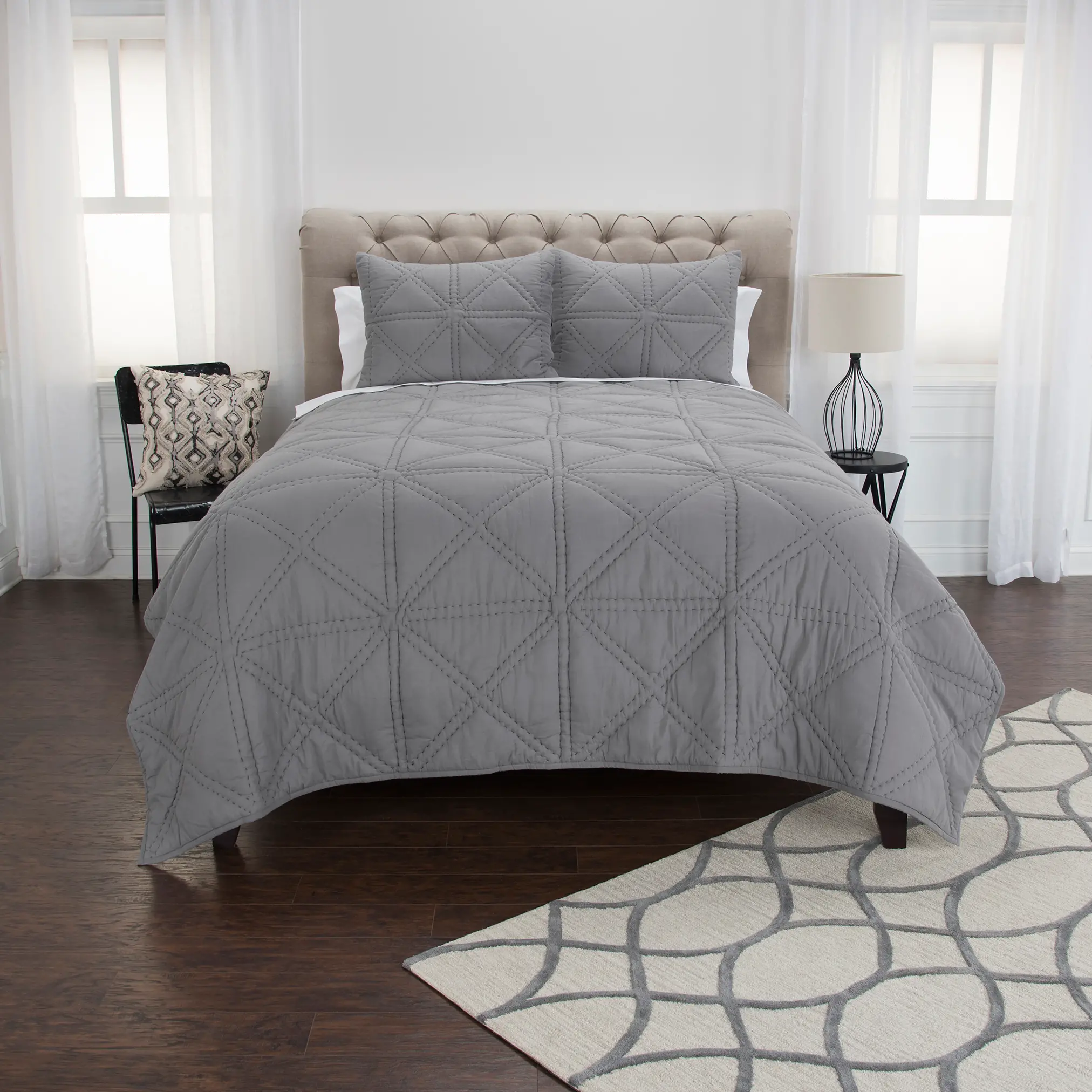 Royal Gray Queen Quilt Set