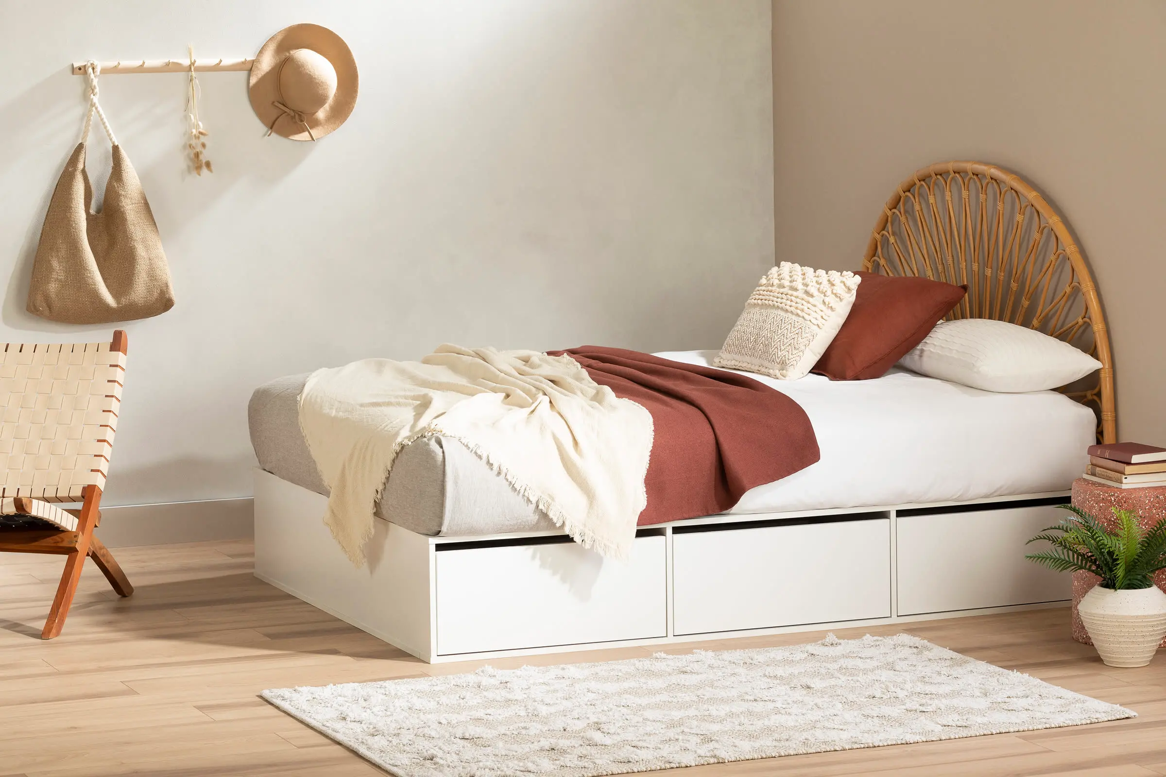 Fusion White Queen Platform Bed with Six Drawers for Storage -...