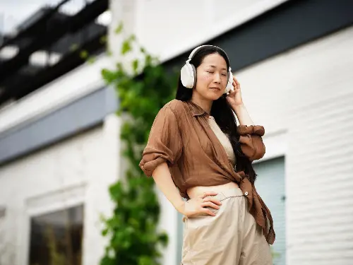 Sennheiser Momentum 4 Wireless Adaptive Noise-Canceling Over