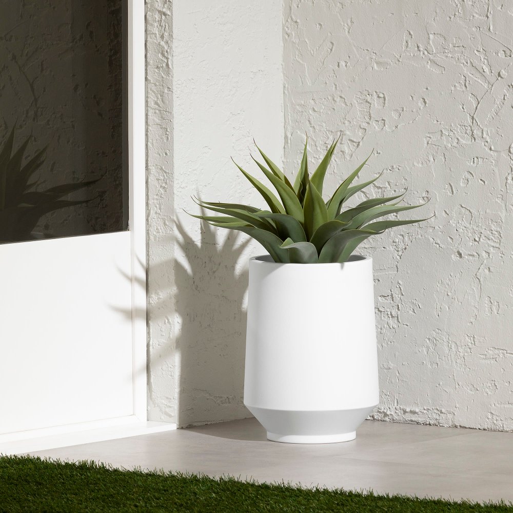 Dalya White 16 Outdoor Planter